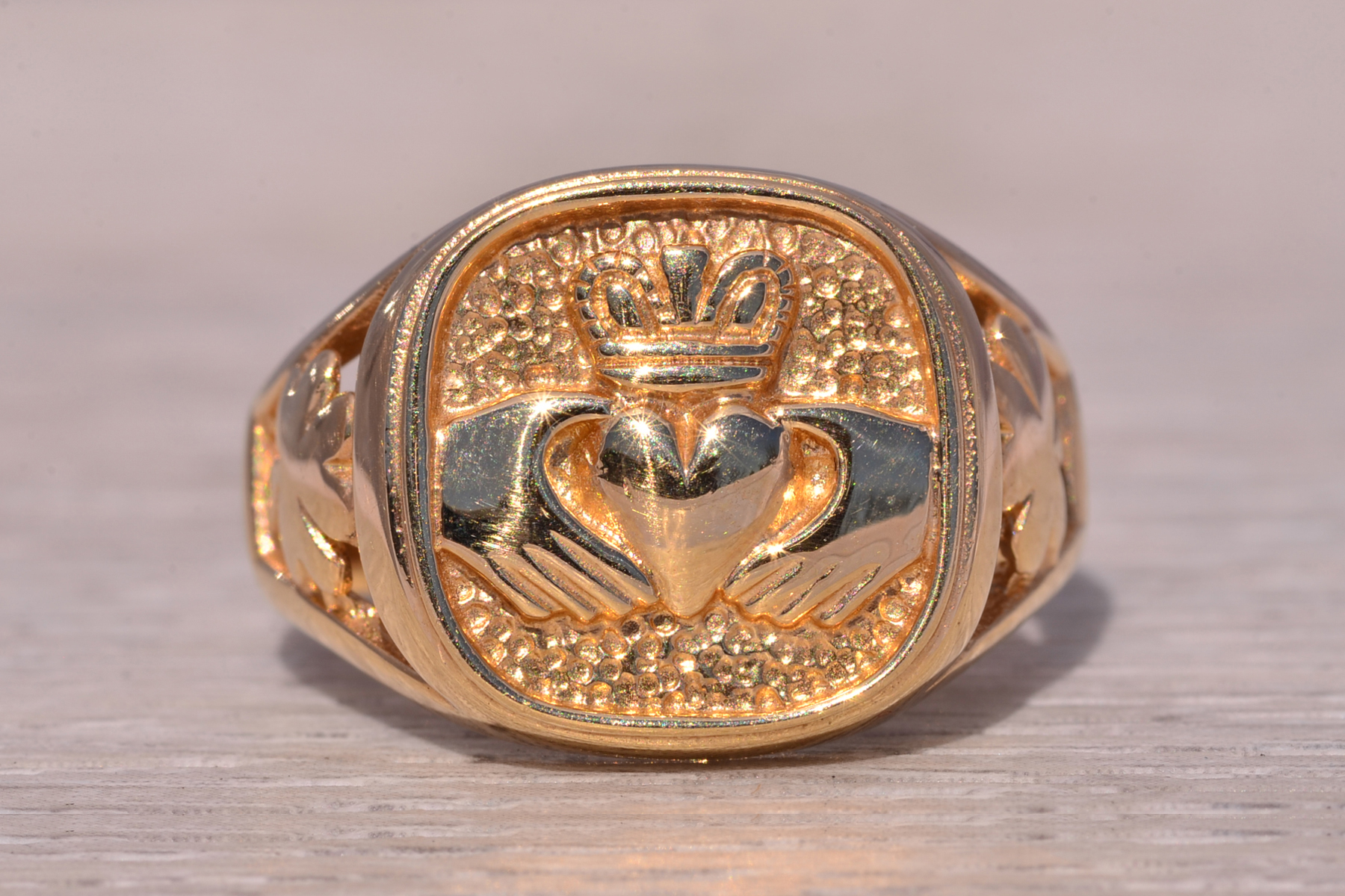 The Irish Heritage: Claddagh Ring by Sol D' Or in 14 Karat Yellow Gold - Image 7