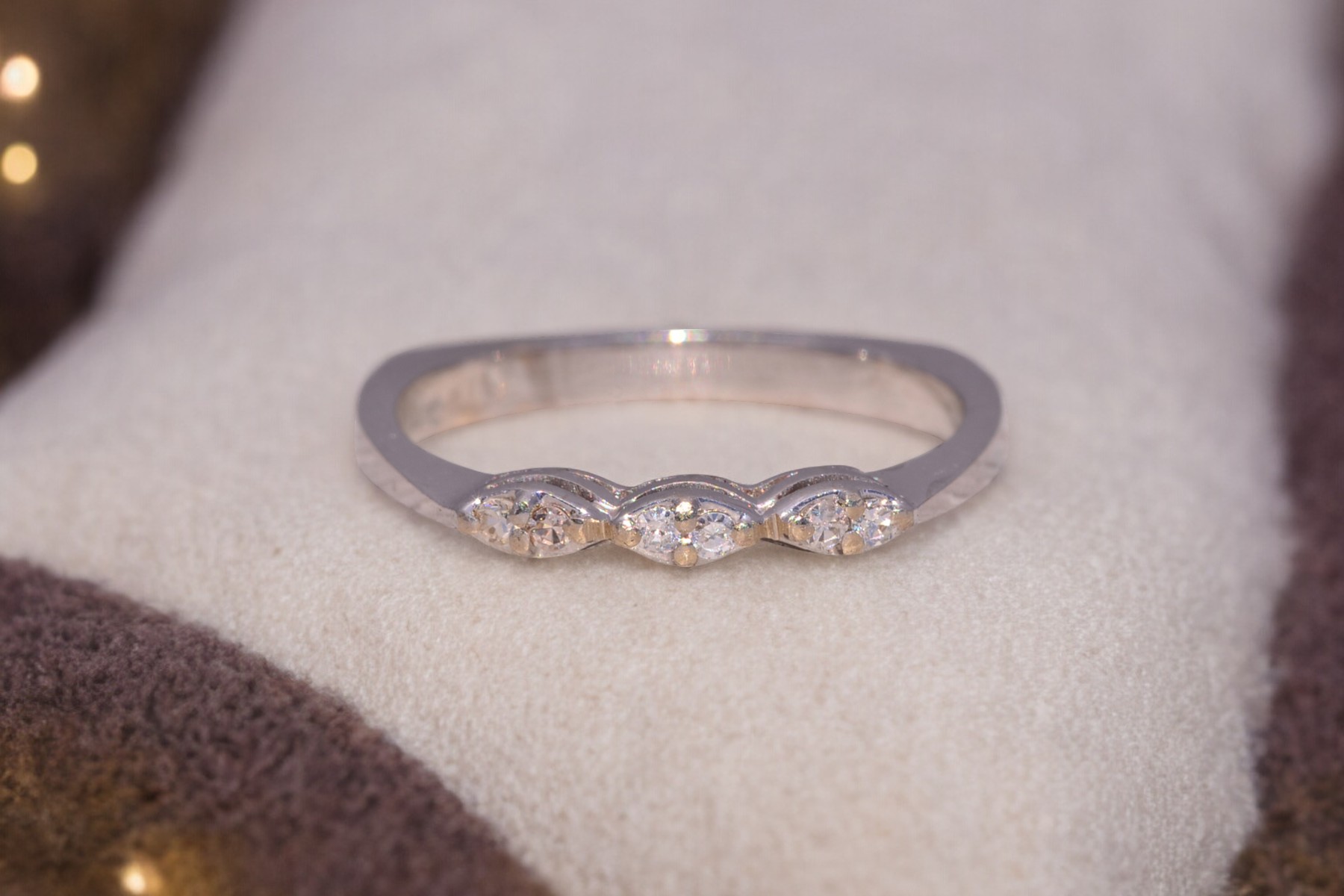 The Classic Elegance: Diamond Ring in 14 Karat White Gold - Image 11