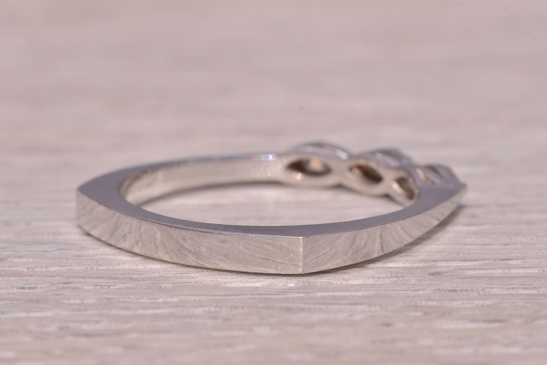 The Classic Elegance: Diamond Ring in 14 Karat White Gold - Image 5
