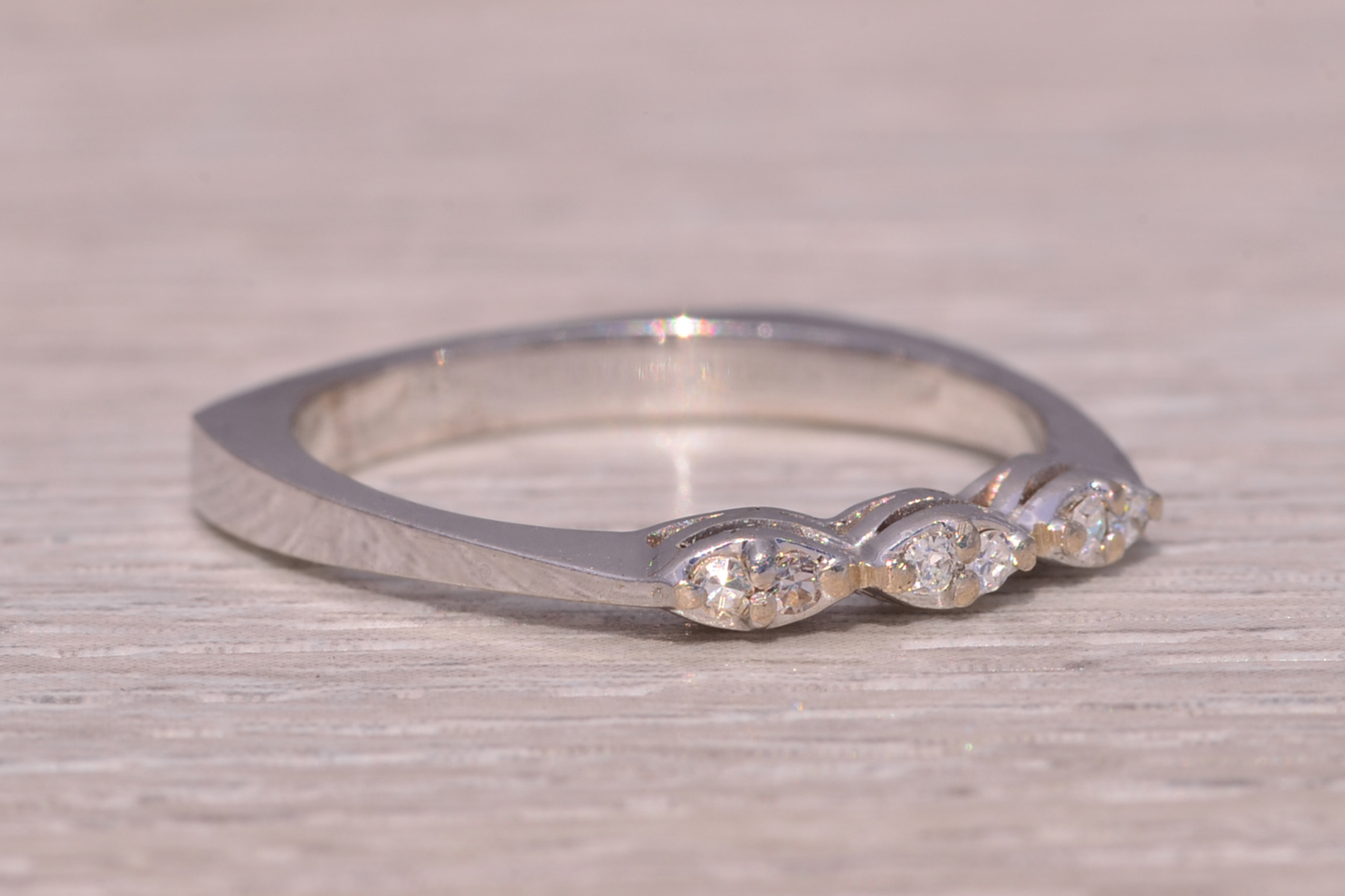 The Classic Elegance: Diamond Ring in 14 Karat White Gold - Image 6