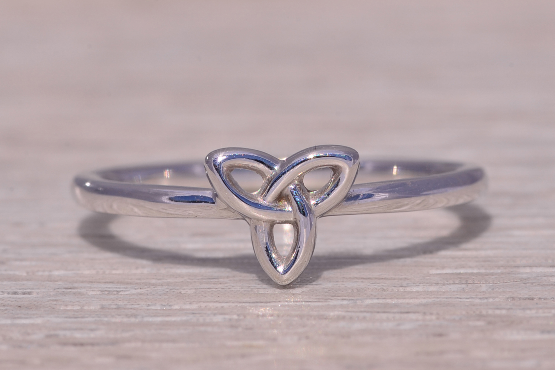 The Celtic Knot: Irish Love Knot Ring in White Gold - Image 2