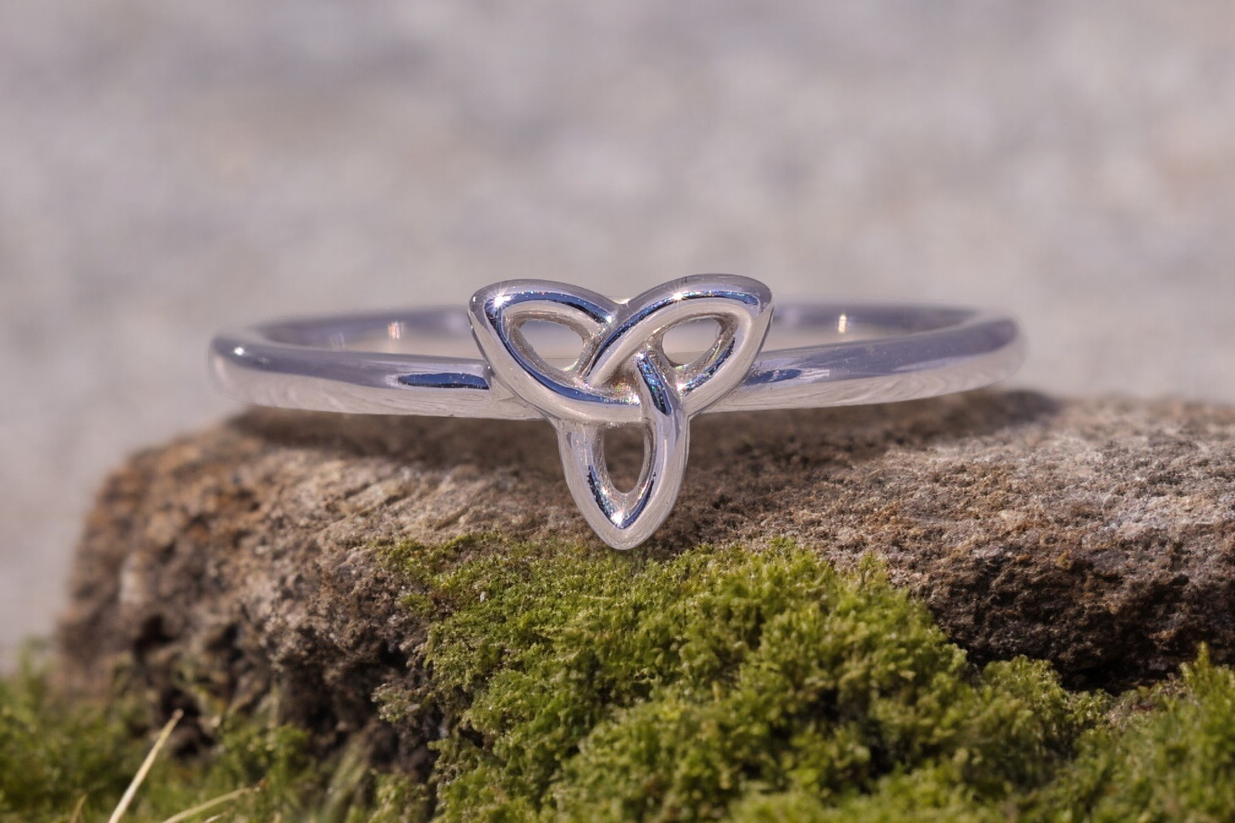 The Celtic Knot: Irish Love Knot Ring in White Gold - Image 11