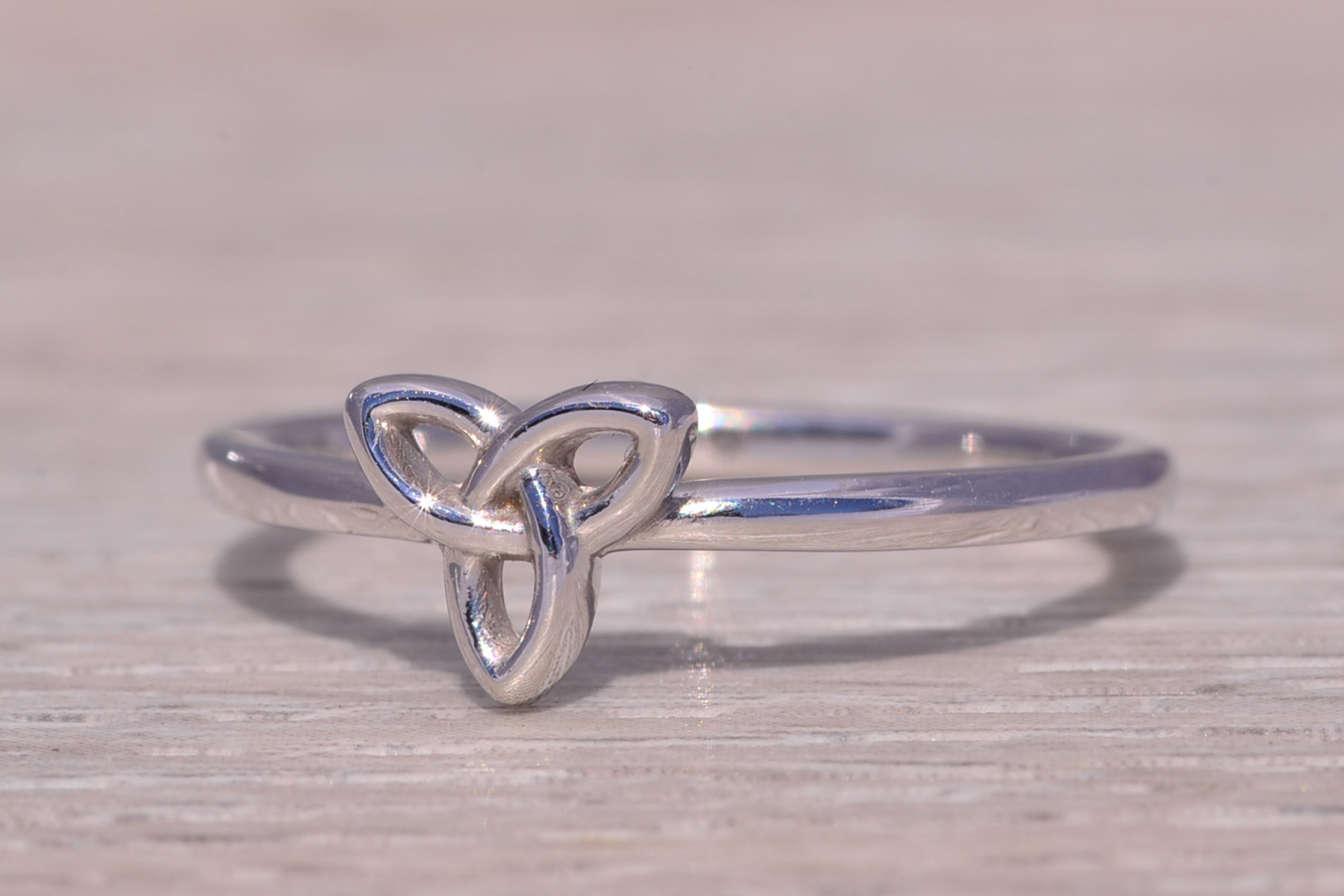 The Celtic Knot: Irish Love Knot Ring in White Gold - Image 3