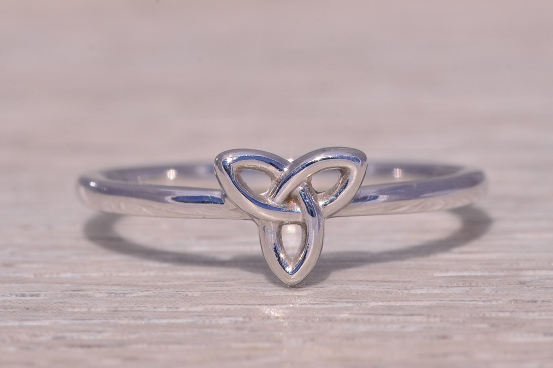 The Celtic Knot: Irish Love Knot Ring in White Gold - Image 7