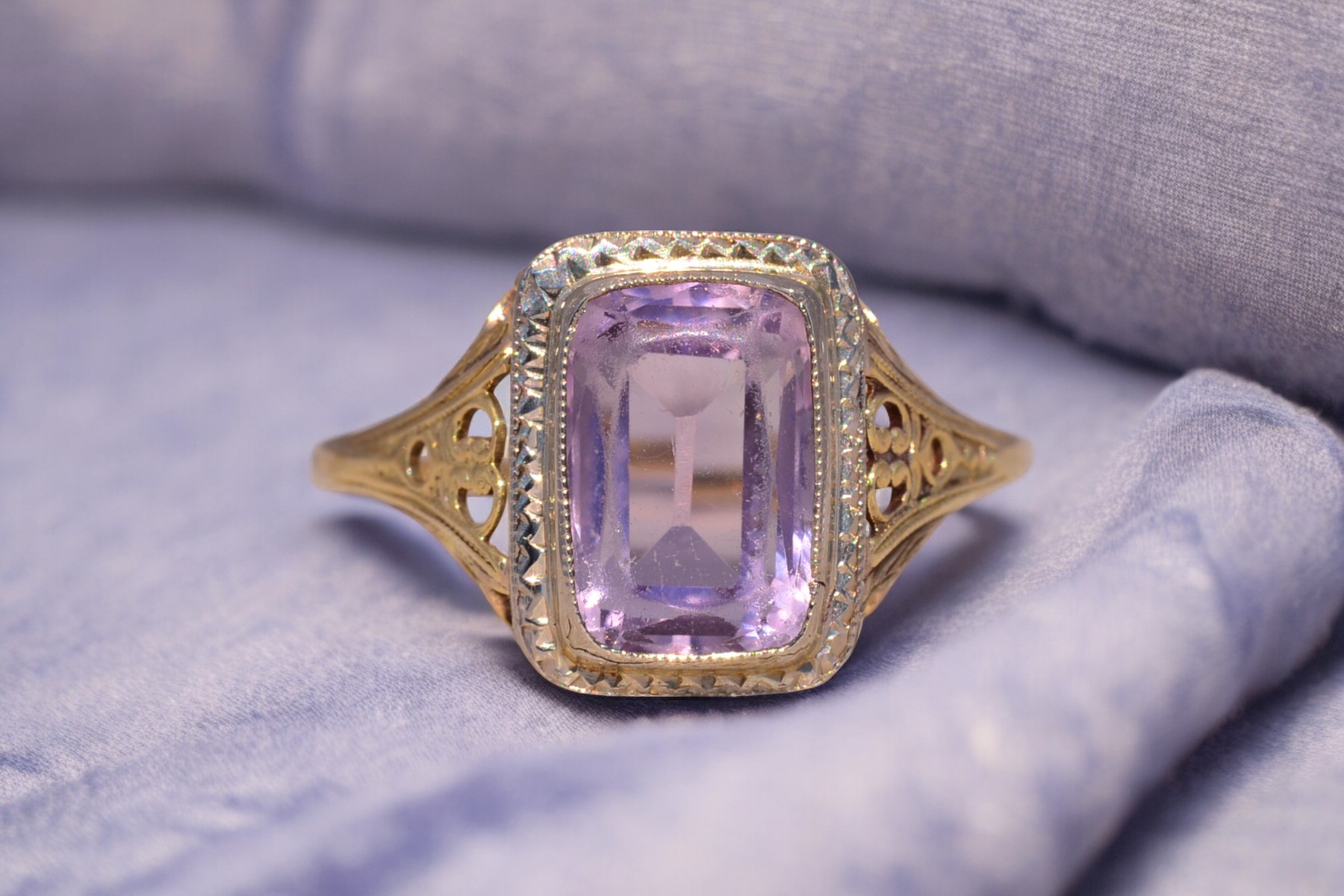 The Art Deco Amethyst: Amethyst Ring in Yellow Gold - Image 11