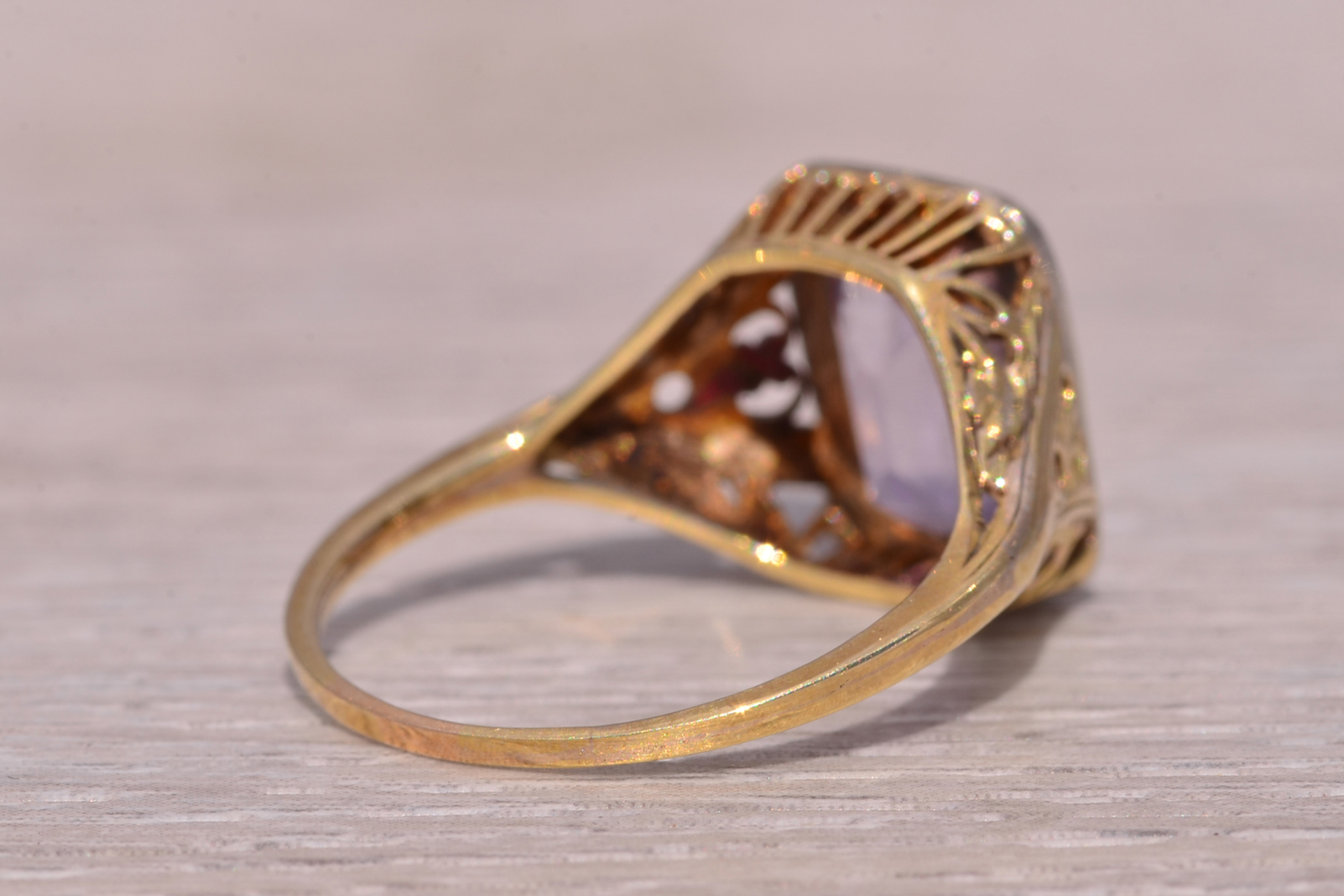 The Art Deco Amethyst: Amethyst Ring in Yellow Gold - Image 5