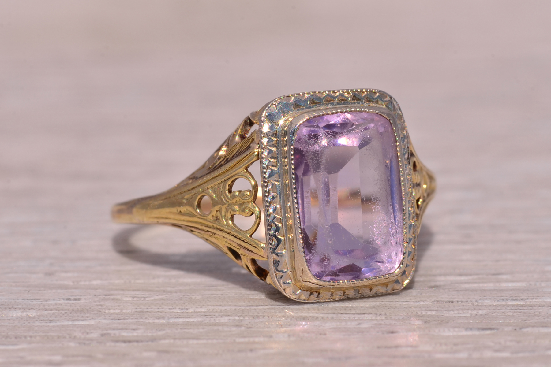 The Art Deco Amethyst: Amethyst Ring in Yellow Gold - Image 6