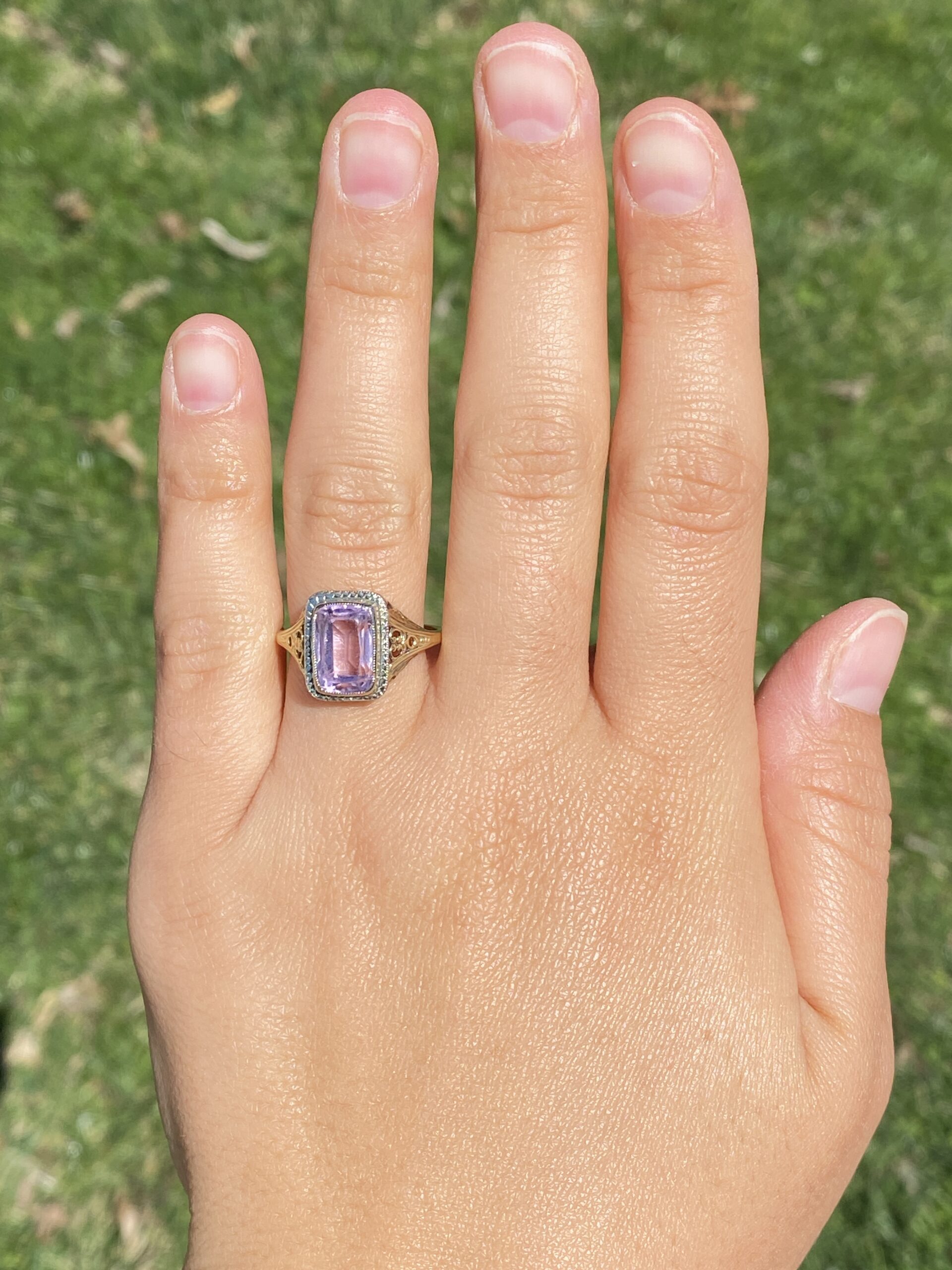 The Art Deco Amethyst: Amethyst Ring in Yellow Gold - Image 8