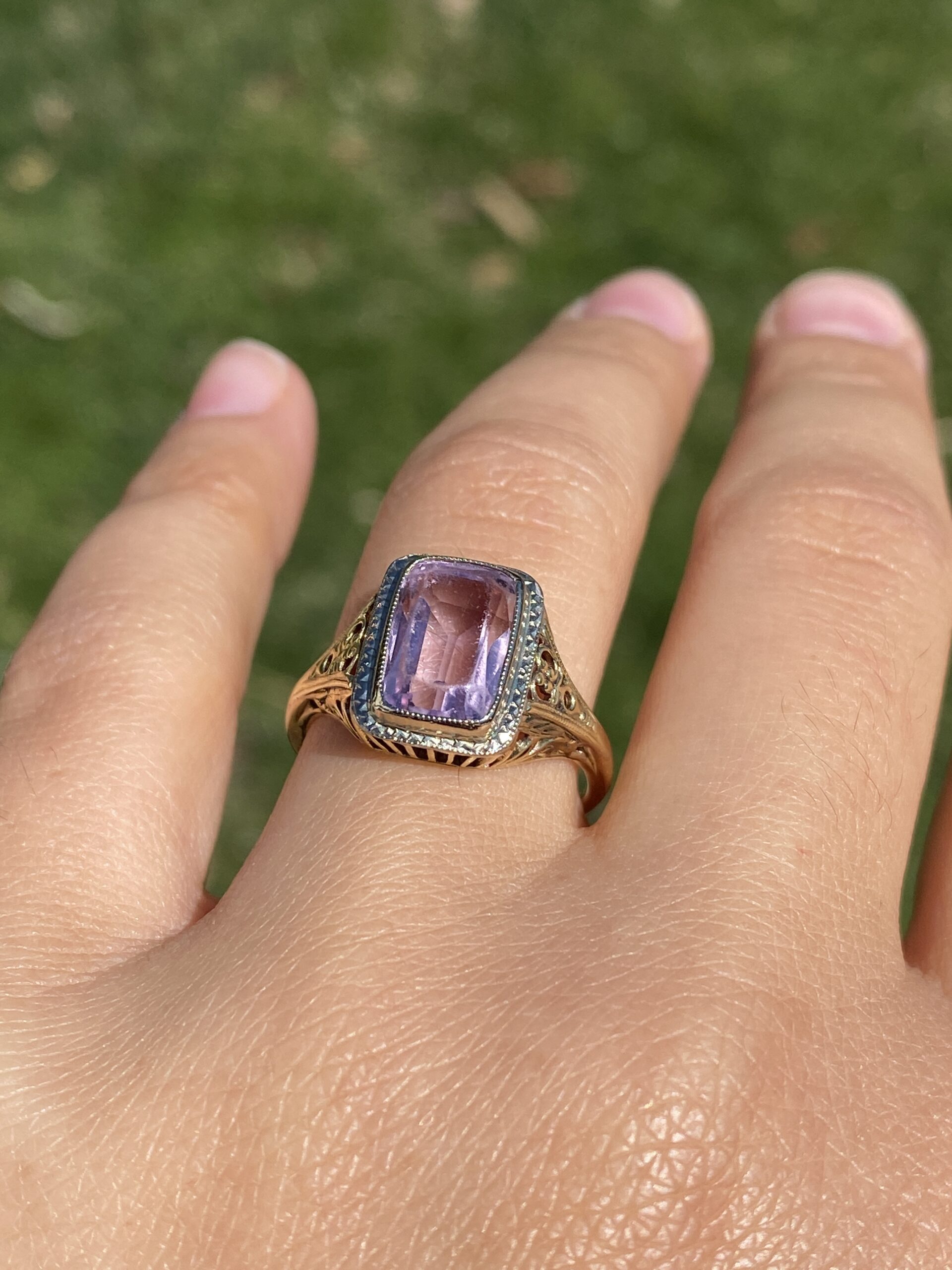 The Art Deco Amethyst: Amethyst Ring in Yellow Gold - Image 10