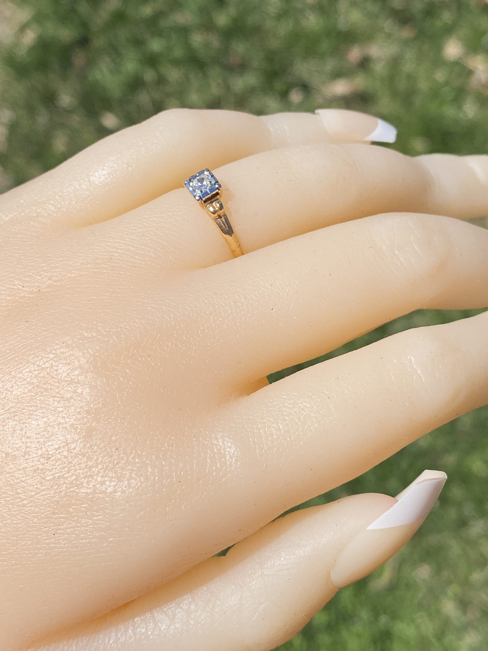 The Deco Charm: Art Deco Natural Diamond Ring in Rose Gold - Image 9
