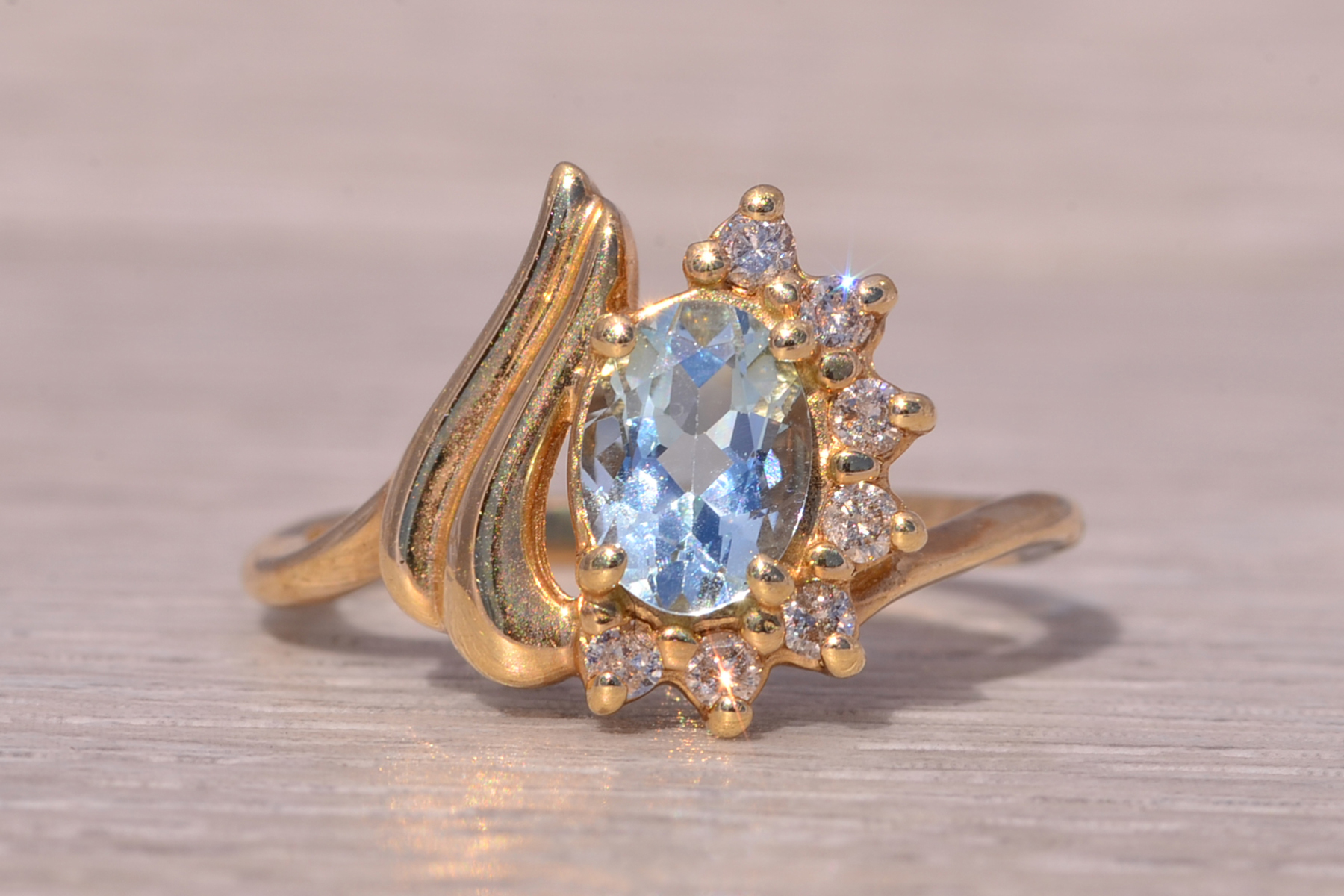 The Aquamarine Radiance: Aquamarine and Diamond Ring in 14 Karat Gold - Image 7
