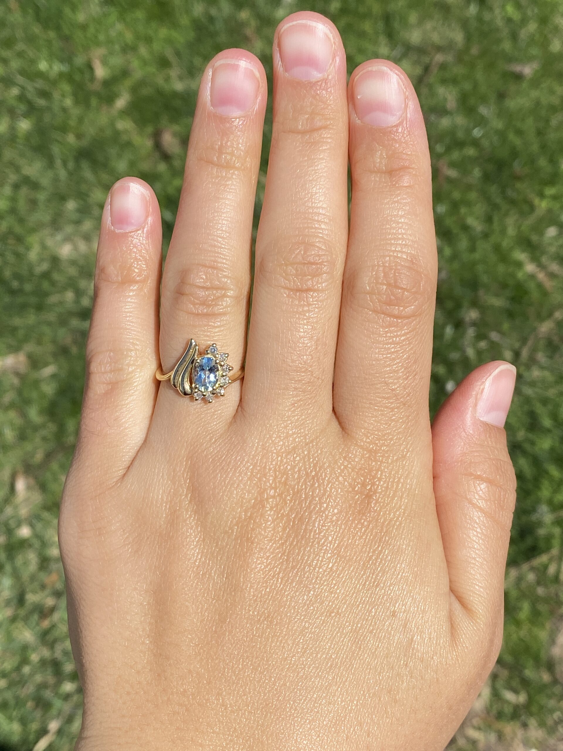 The Aquamarine Radiance: Aquamarine and Diamond Ring in 14 Karat Gold - Image 8