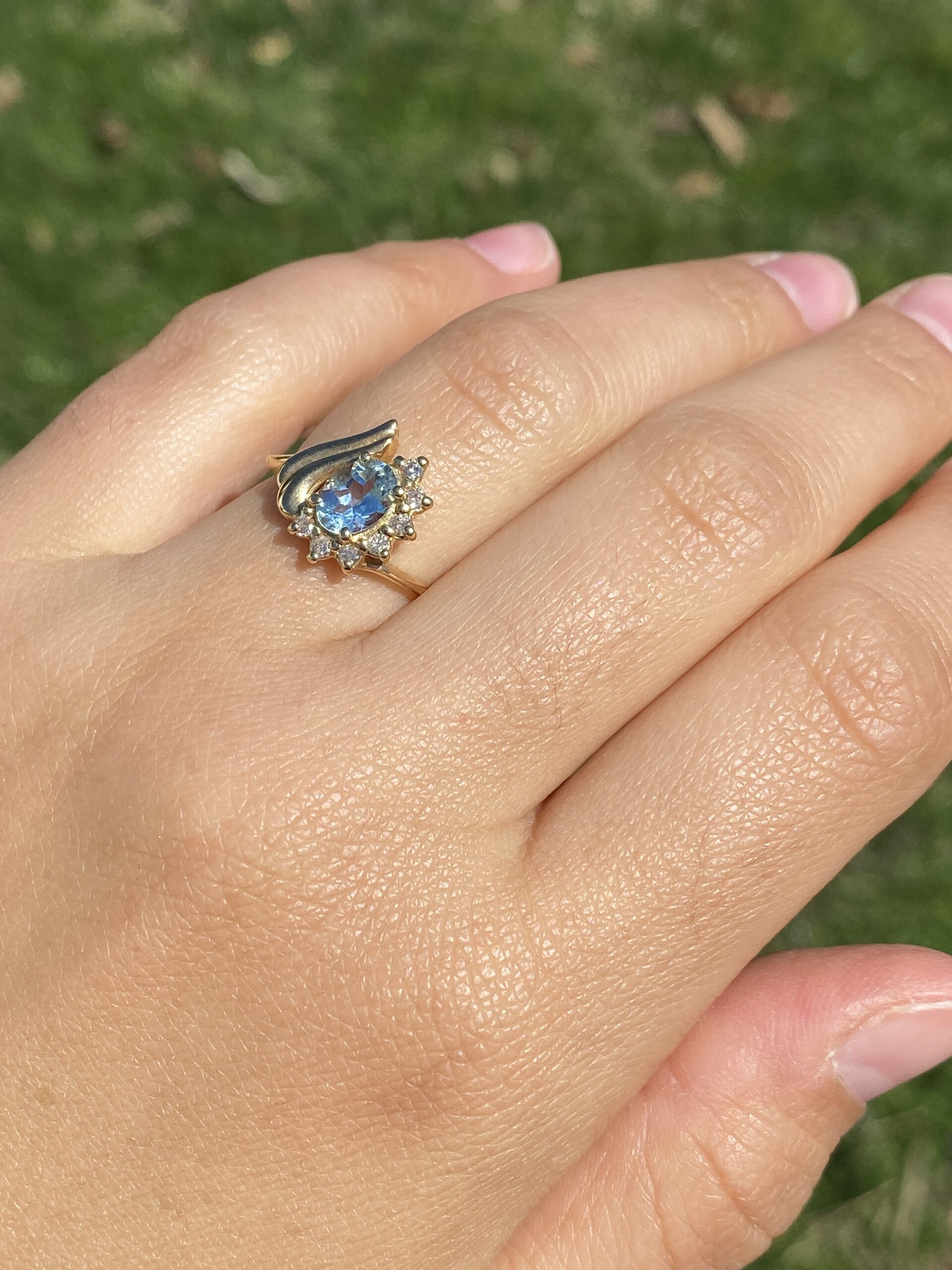 The Aquamarine Radiance: Aquamarine and Diamond Ring in 14 Karat Gold - Image 9