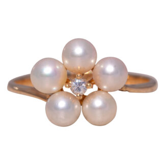 The Floral Pearl Elegance: Pearl and Diamond Ring in Yellow Gold