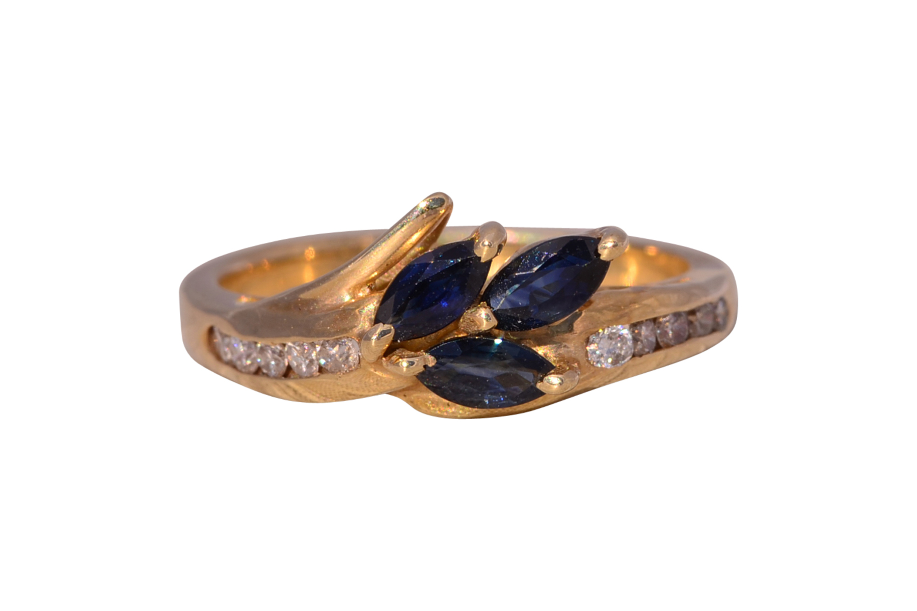 The Sapphire Serenade: Sapphire and Diamond Ring in Yellow Gold