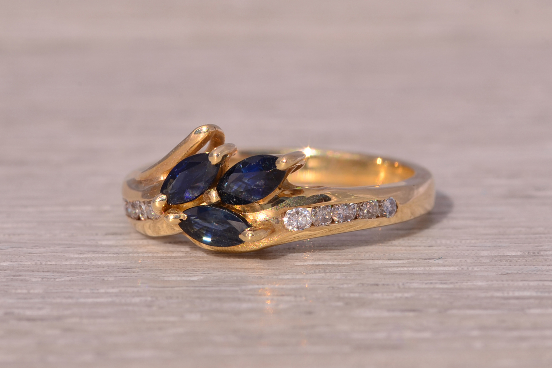 The Sapphire Serenade: Sapphire and Diamond Ring in Yellow Gold - Image 3