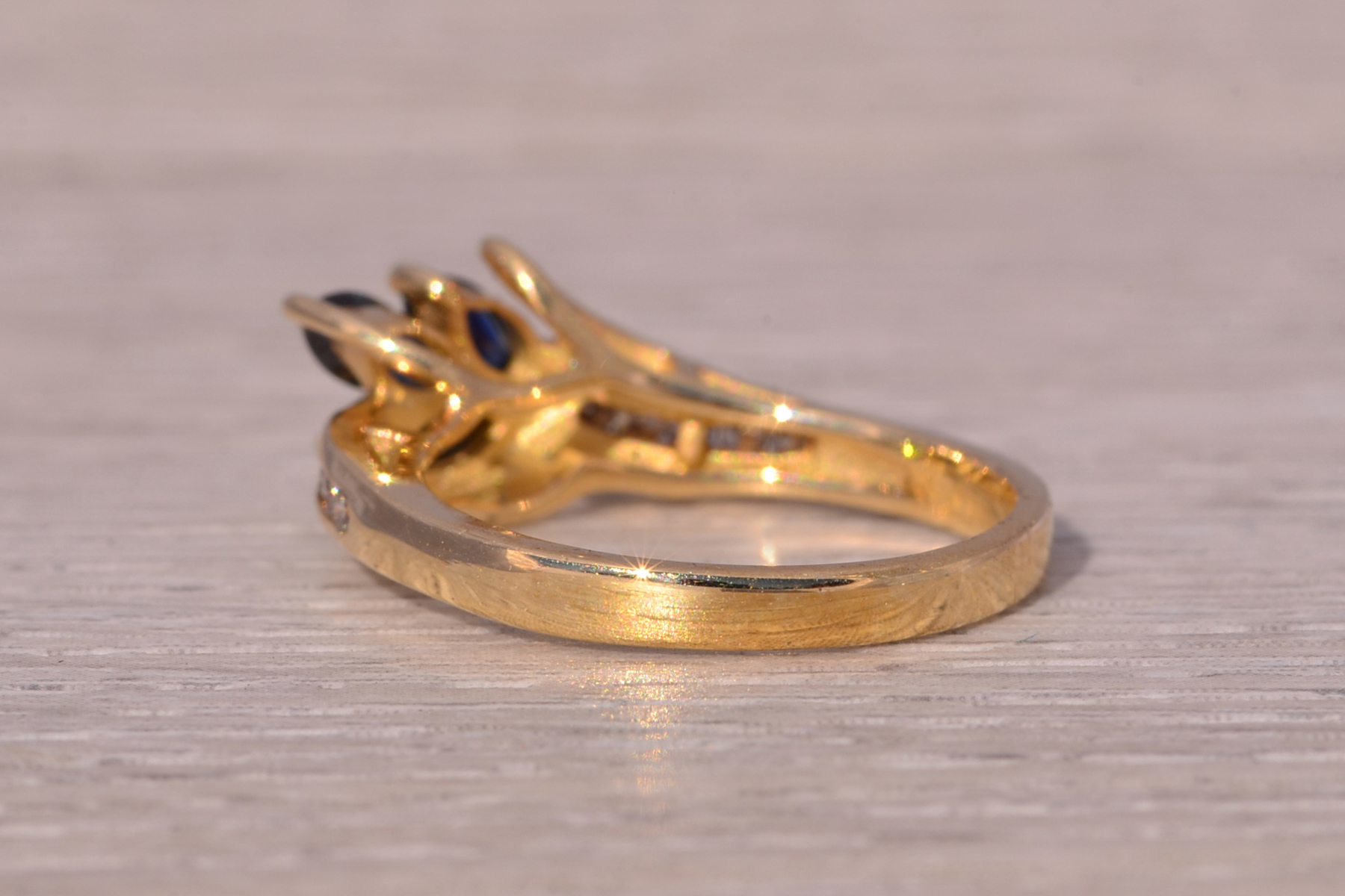 The Sapphire Serenade: Sapphire and Diamond Ring in Yellow Gold - Image 4