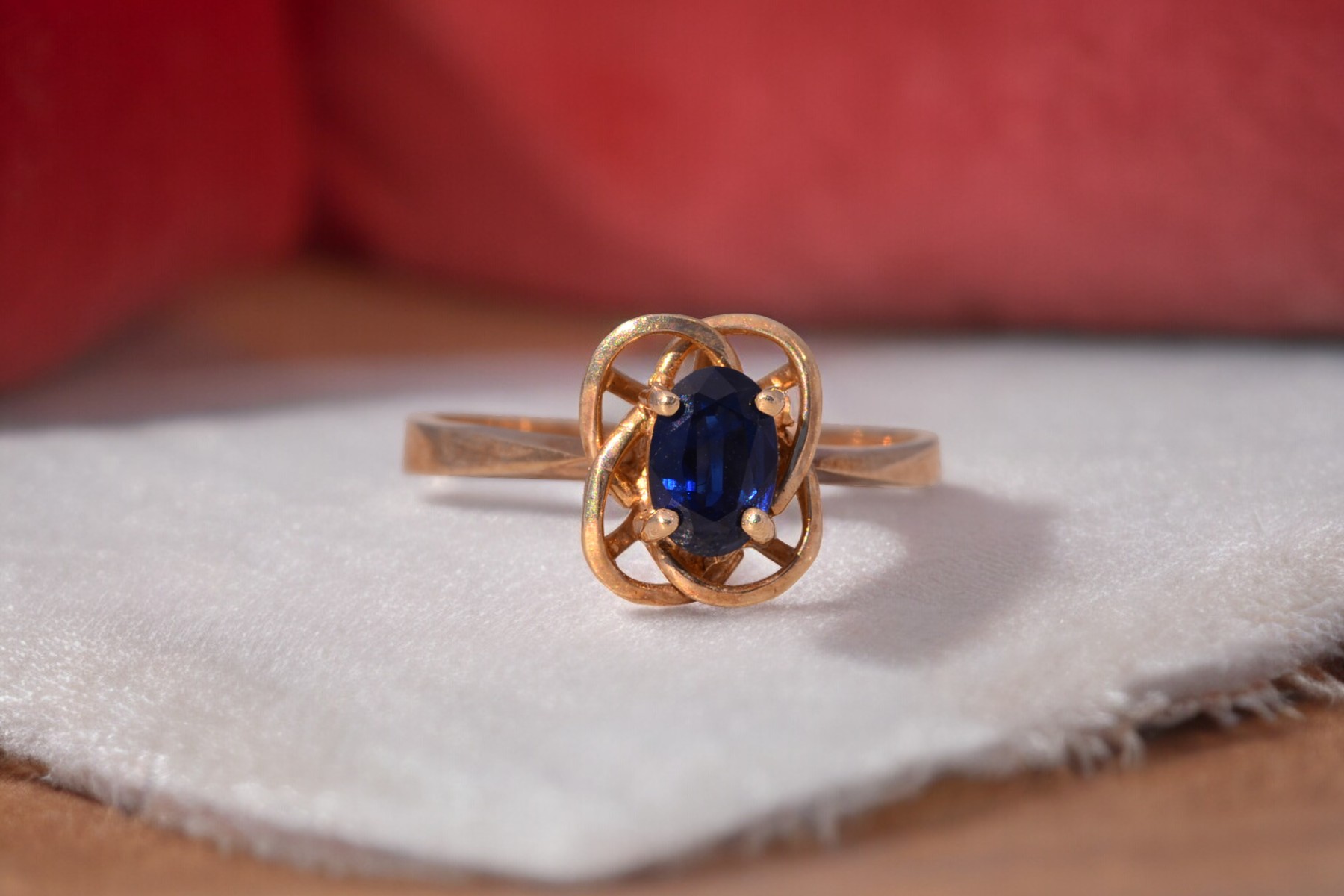 The Sapphire Knot: Natural Sapphire Ring in Yellow Gold - Image 11