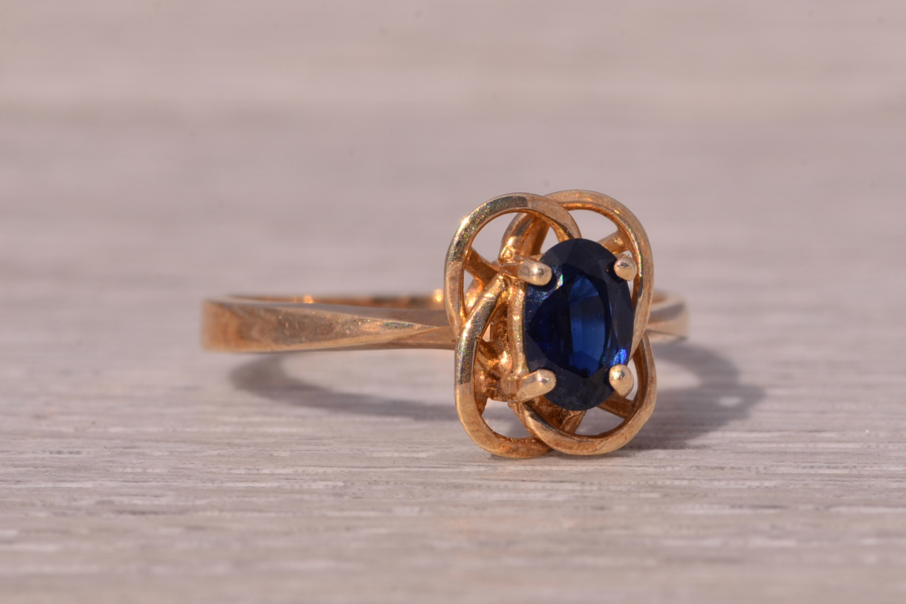 The Sapphire Knot: Natural Sapphire Ring in Yellow Gold - Image 6