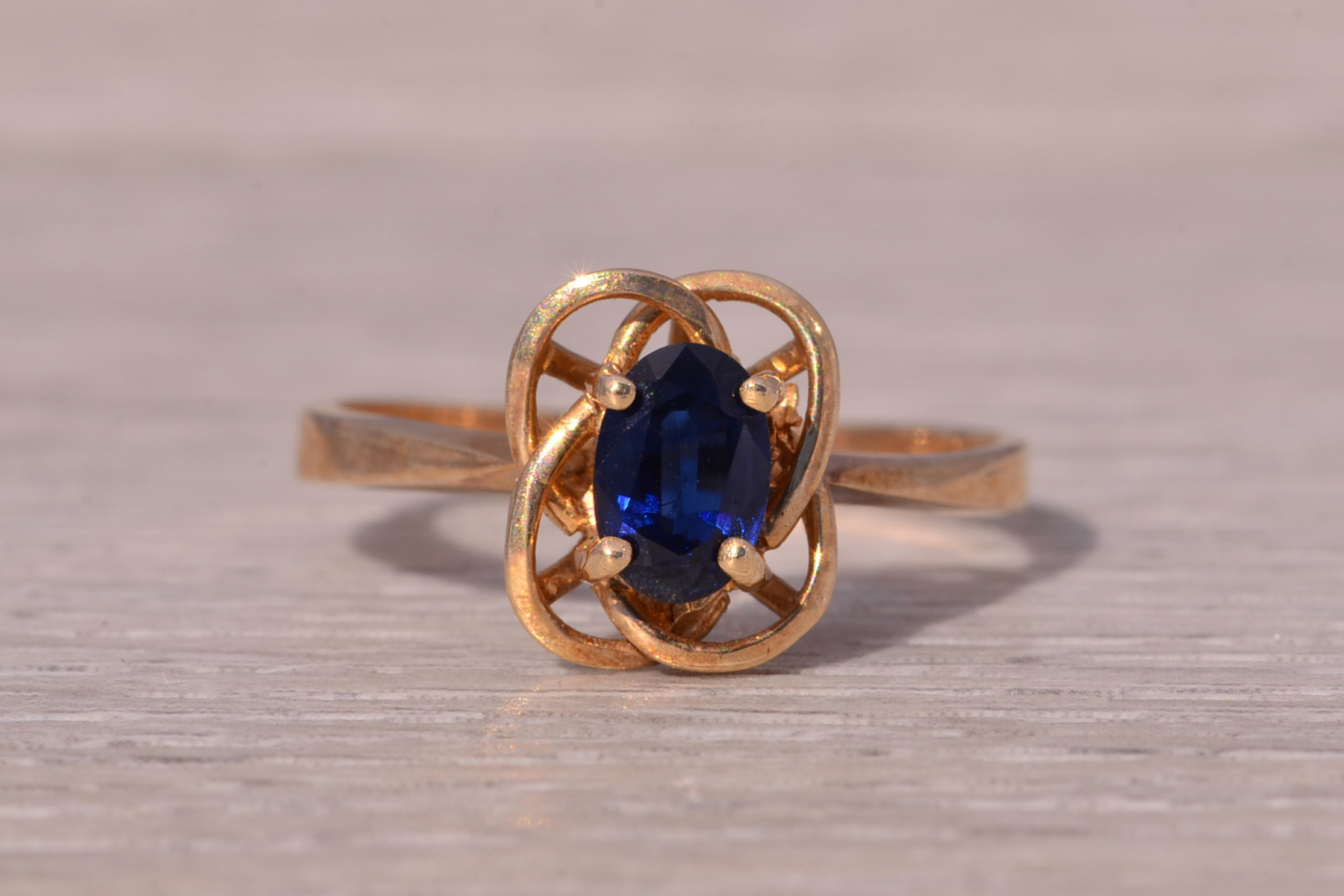 The Sapphire Knot: Natural Sapphire Ring in Yellow Gold - Image 7