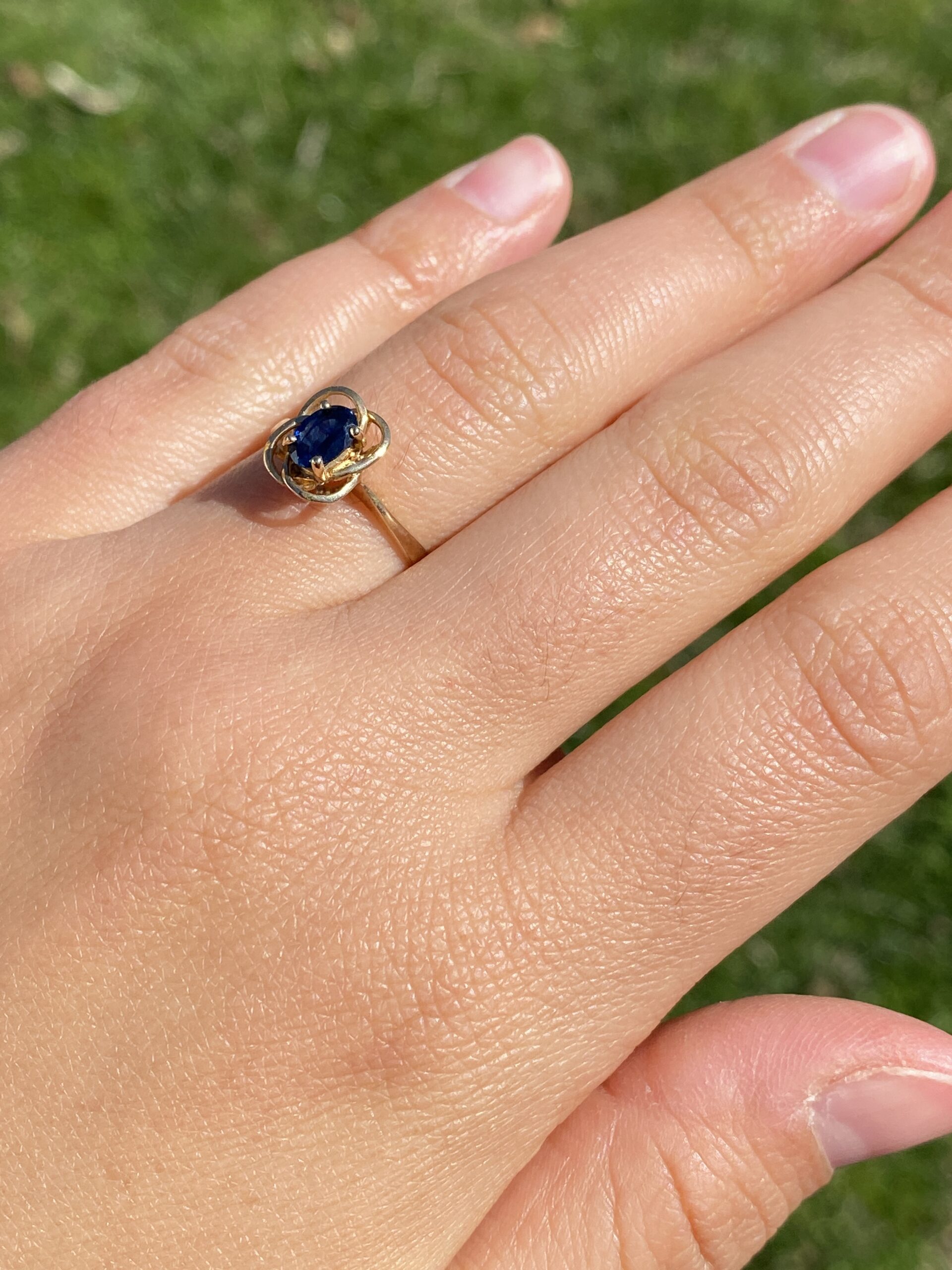 The Sapphire Knot: Natural Sapphire Ring in Yellow Gold - Image 9