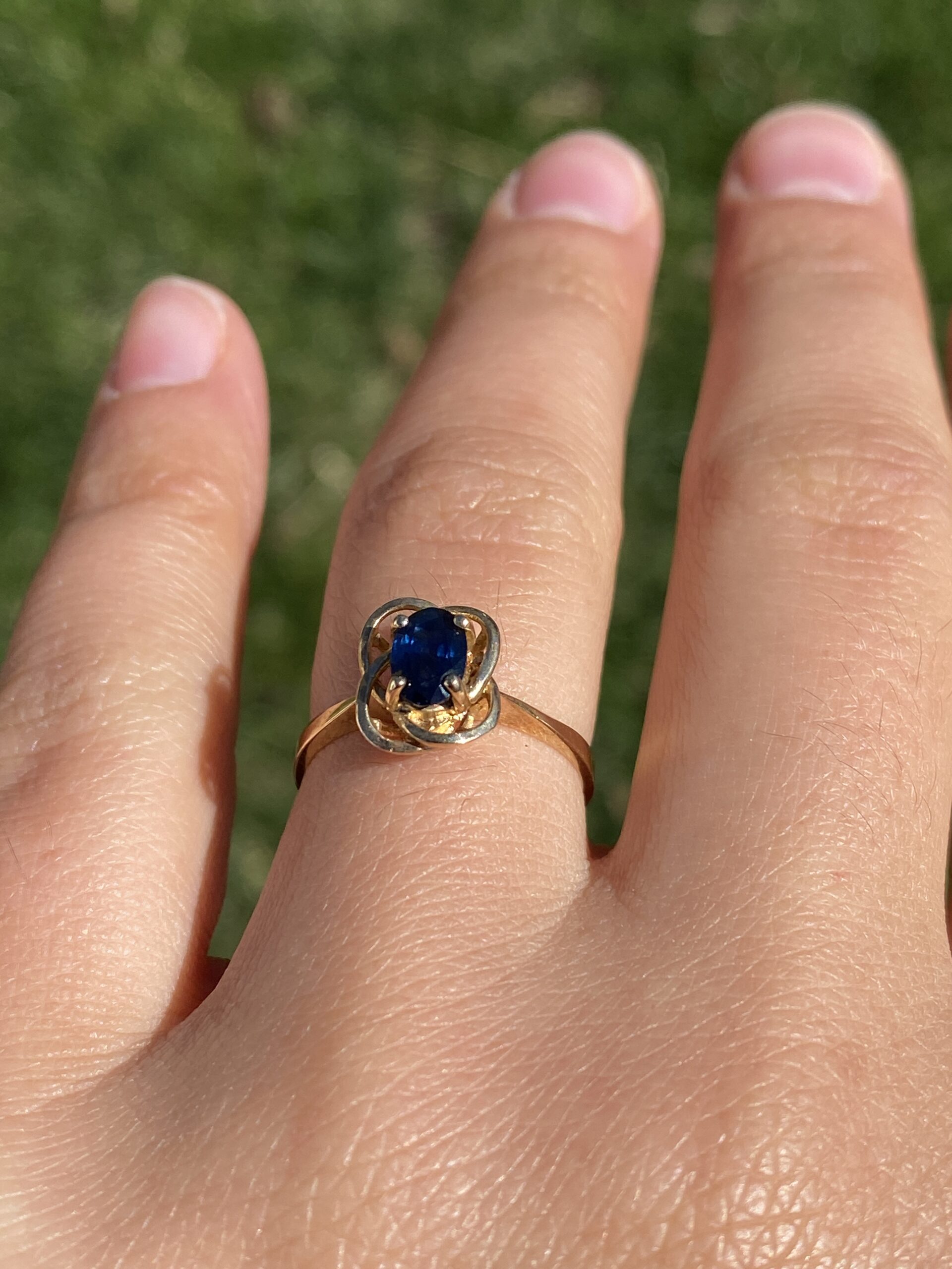 The Sapphire Knot: Natural Sapphire Ring in Yellow Gold - Image 10