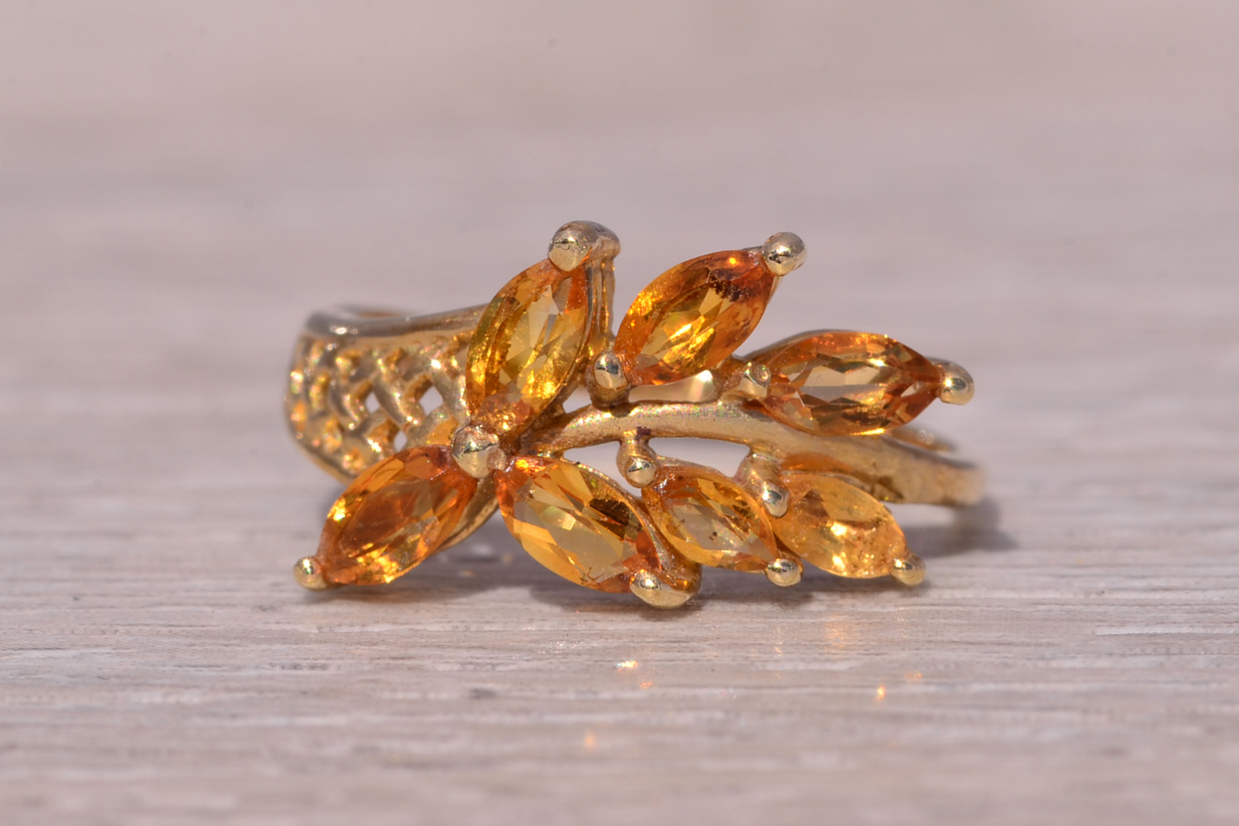 The Golden Leaf: Citrine Ring in Yellow Gold - Image 2