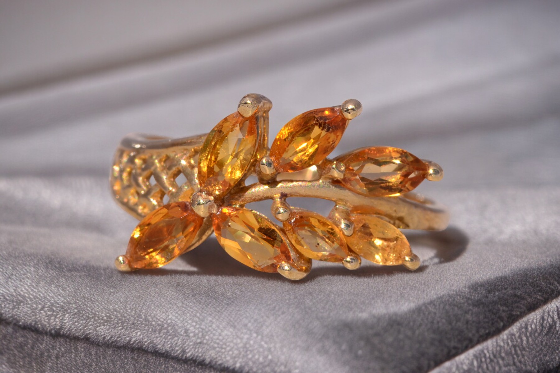 The Golden Leaf: Citrine Ring in Yellow Gold - Image 11