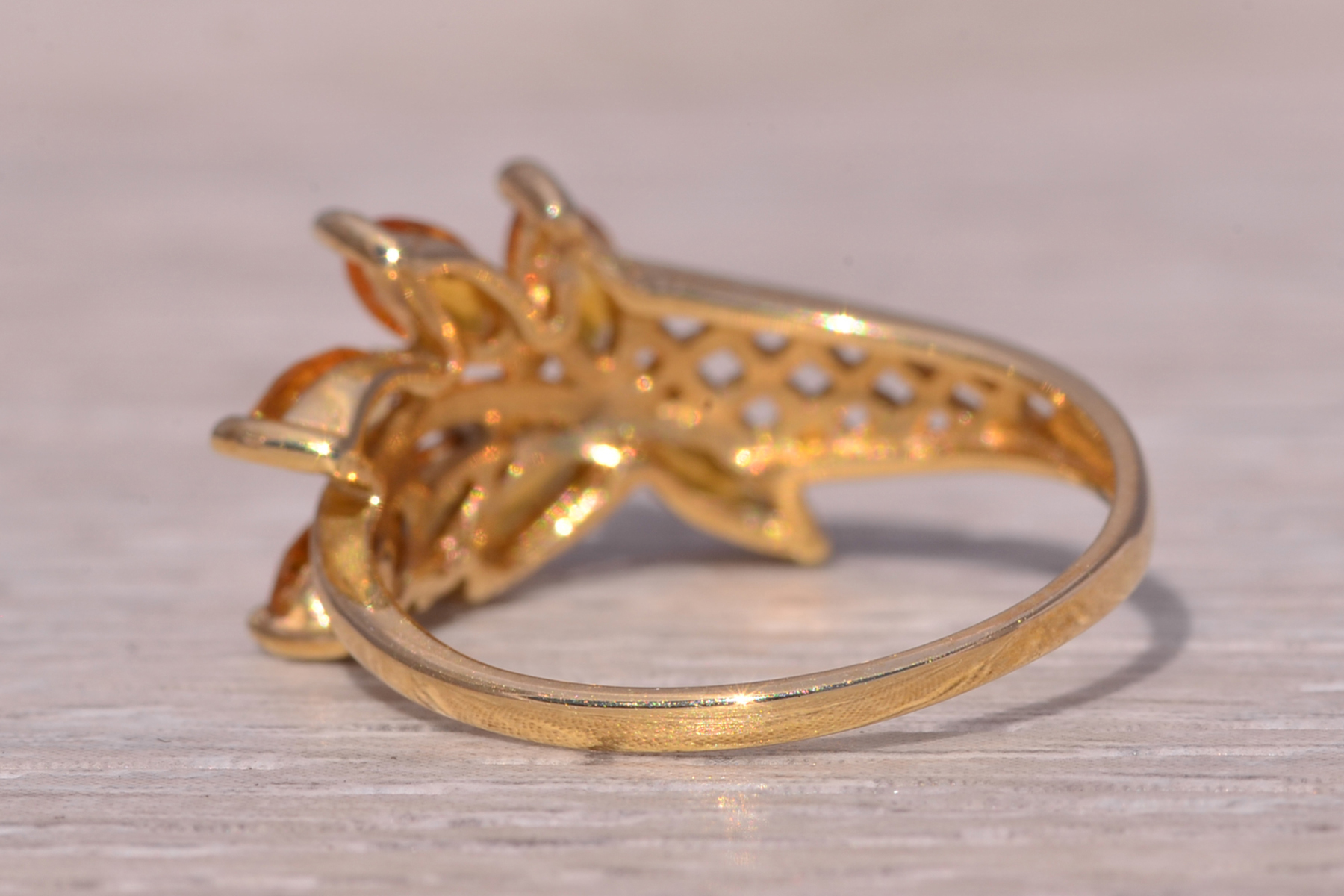 The Golden Leaf: Citrine Ring in Yellow Gold - Image 4