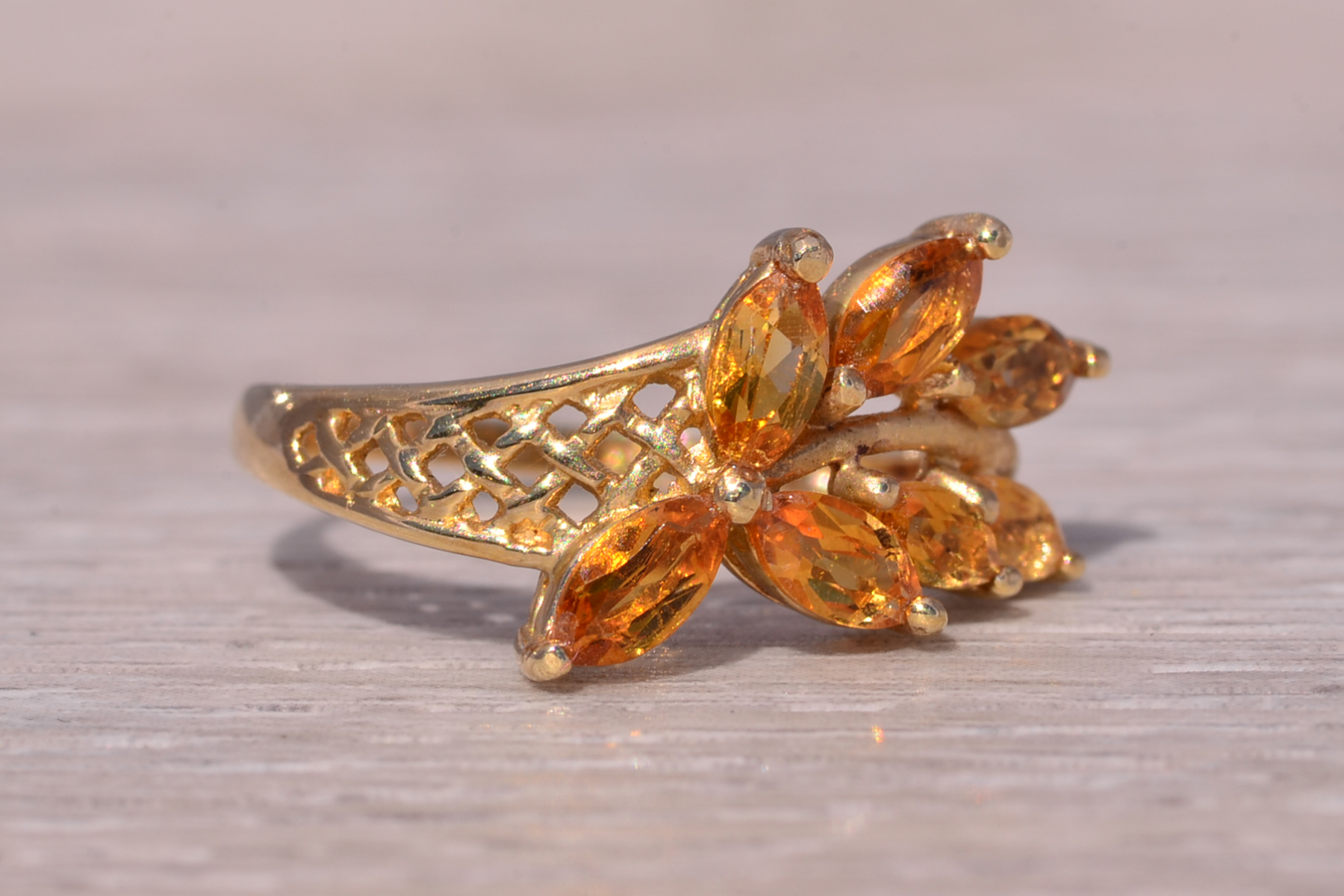The Golden Leaf: Citrine Ring in Yellow Gold - Image 6