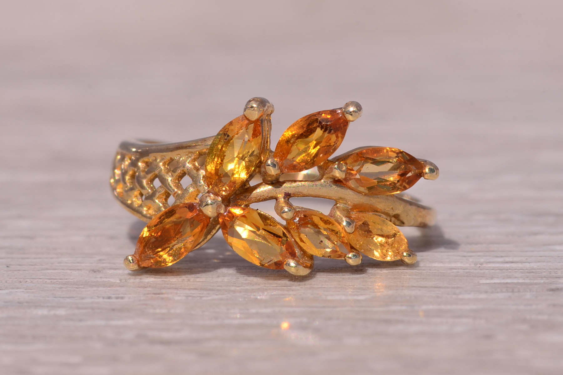 The Golden Leaf: Citrine Ring in Yellow Gold - Image 7