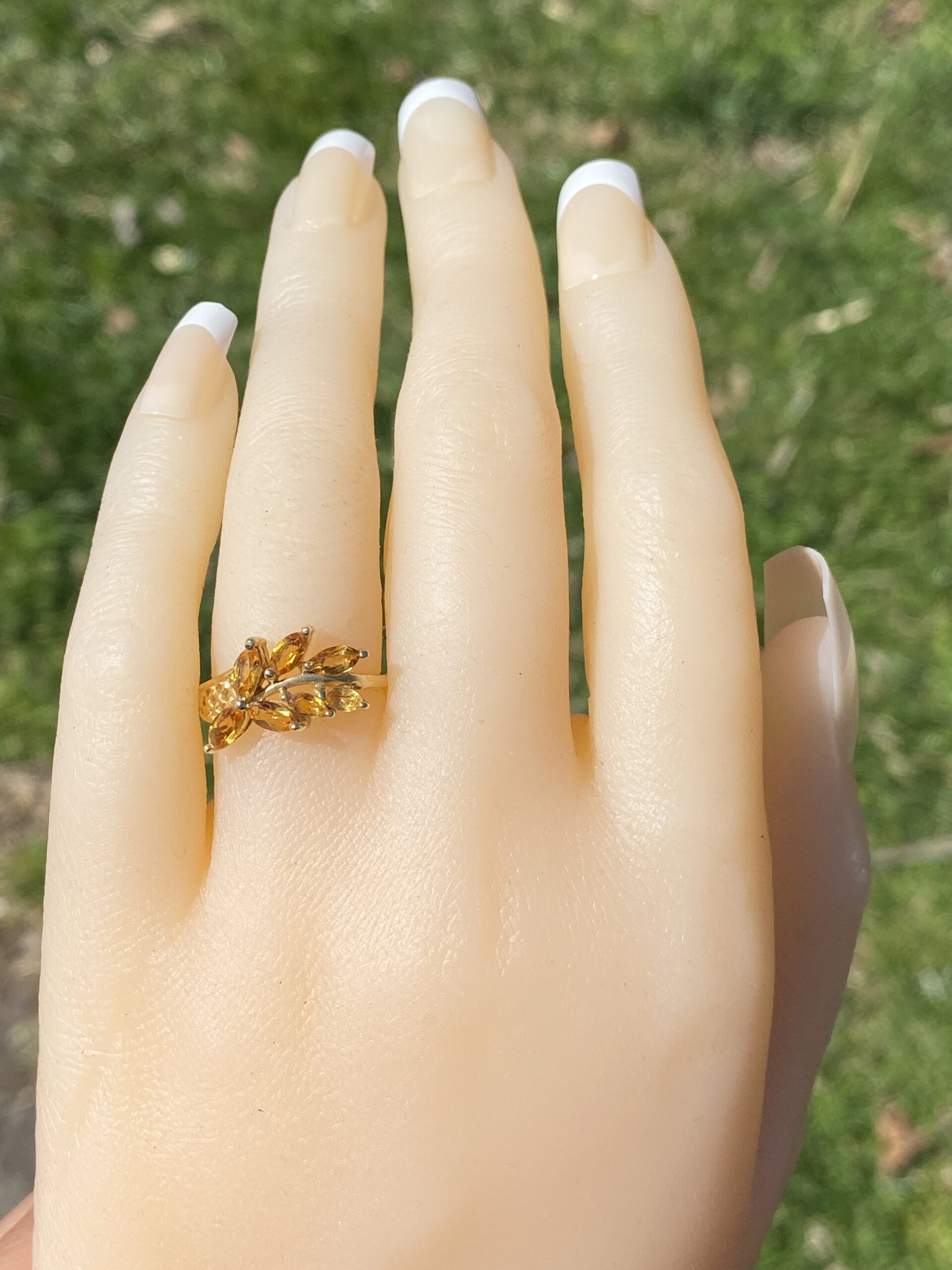 The Golden Leaf: Citrine Ring in Yellow Gold - Image 8