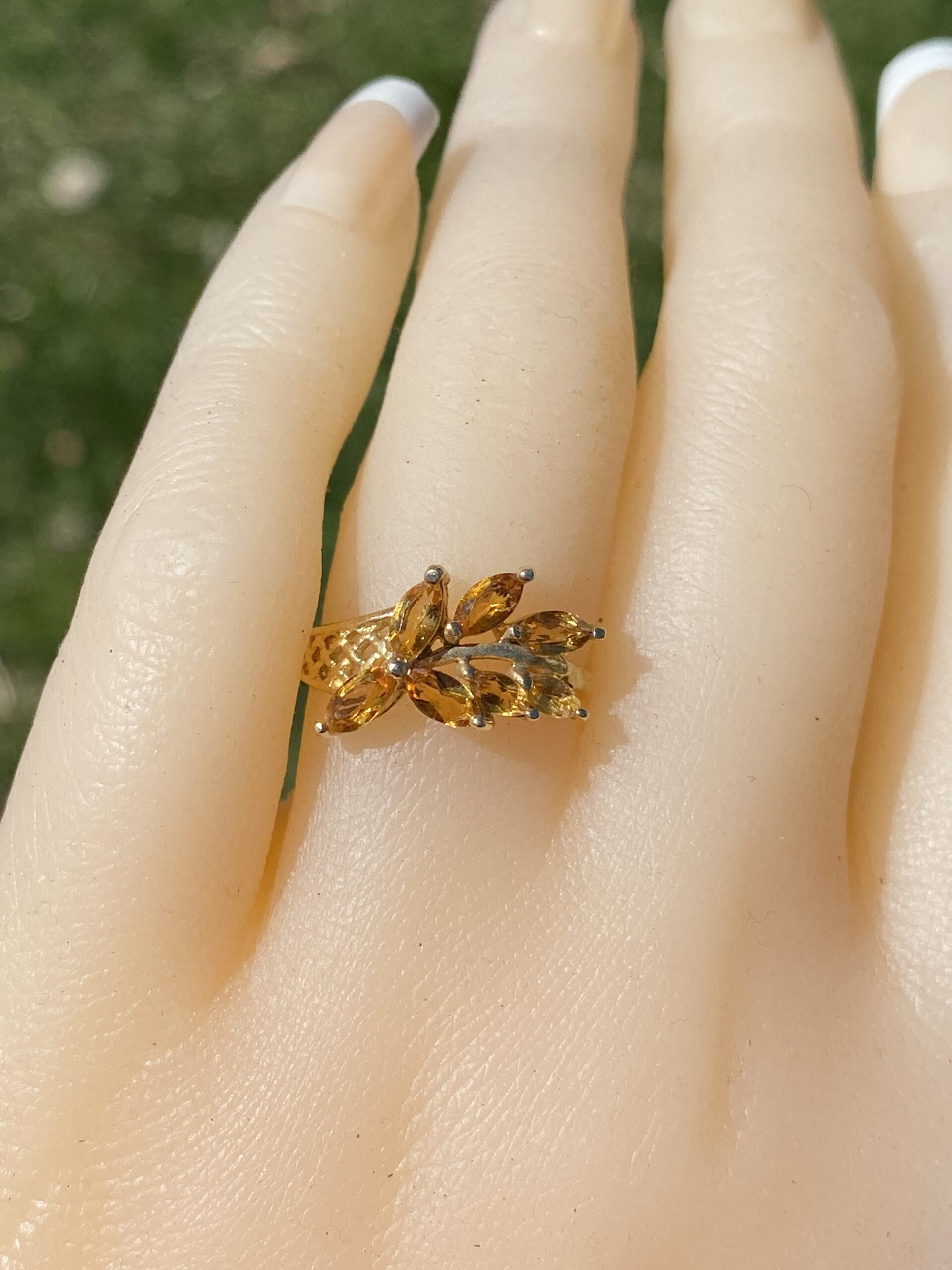 The Golden Leaf: Citrine Ring in Yellow Gold - Image 10