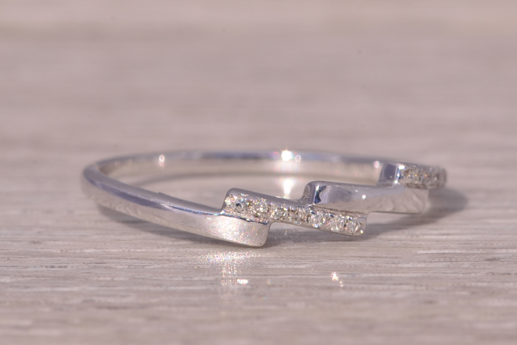The Modern Lightening: Diamond Ring in White Gold - Image 6