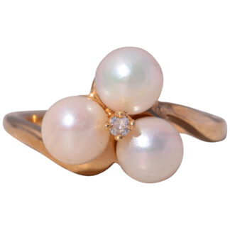 The Clover Pearl: Pearl and Natural Diamond Ring in Yellow Gold