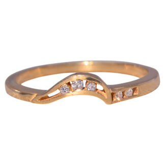 The Delicate Wave: Stylecrest Signed Diamond Ring in Yellow Gold