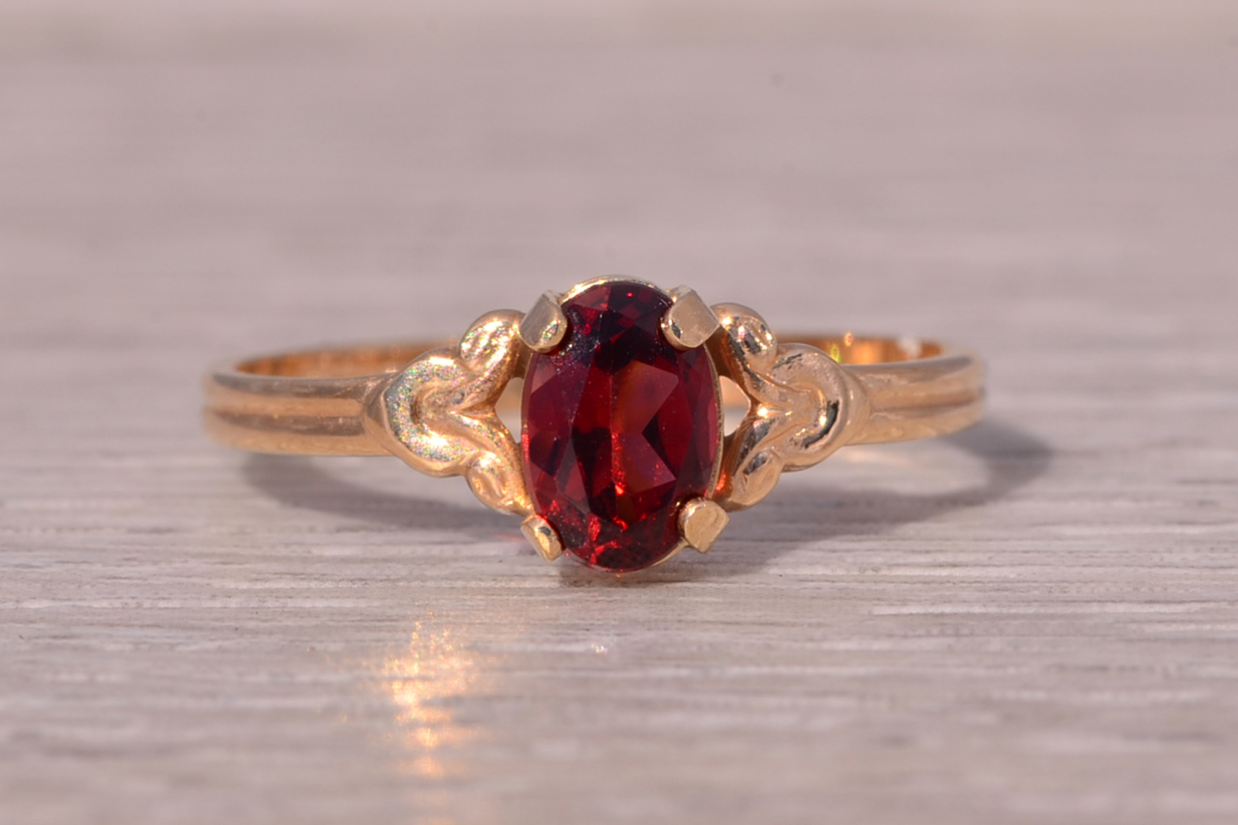 SOLD - The Scarlet Elegance: Garnet Ring in Yellow Gold - Image 2