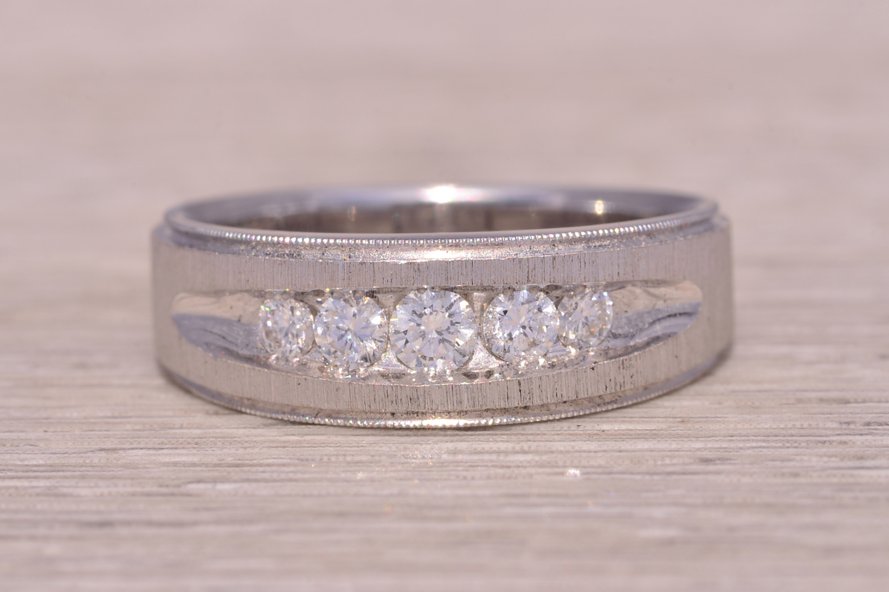 The LeMans Classic: Leman's Signed Natural Diamond Ring in White Gold - Image 2