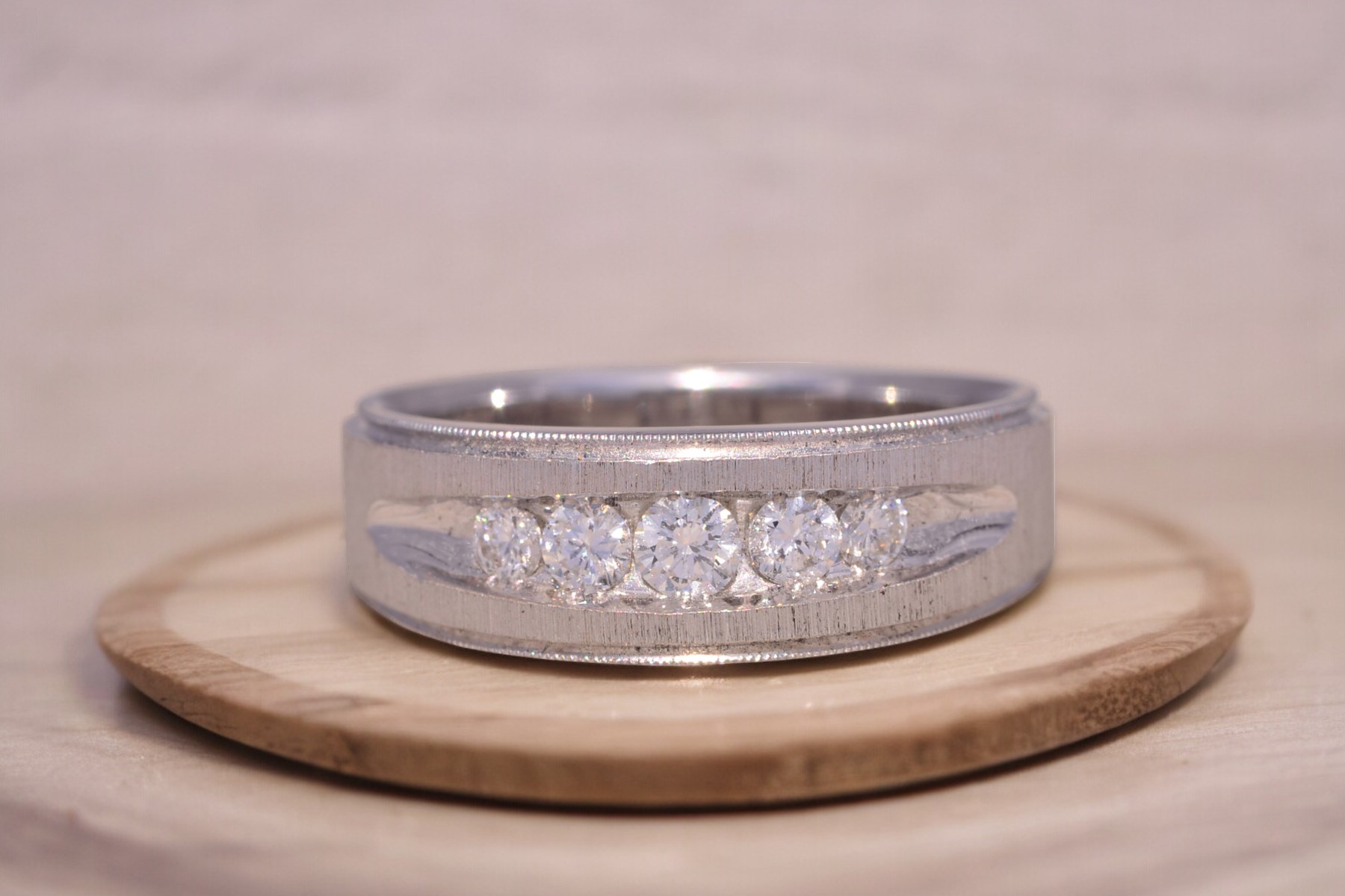 The LeMans Classic: Leman's Signed Natural Diamond Ring in White Gold - Image 12