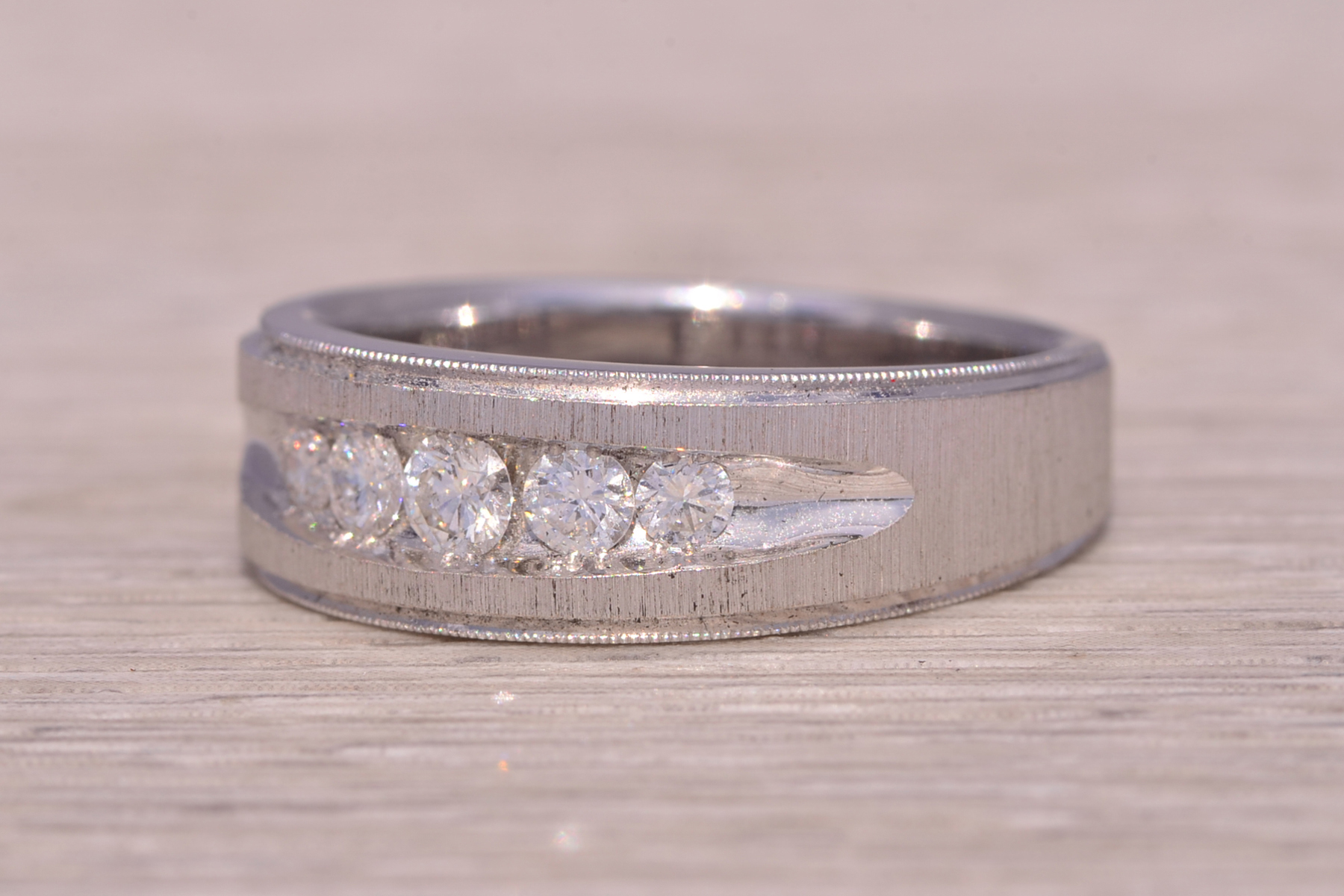 The LeMans Classic: Leman's Signed Natural Diamond Ring in White Gold - Image 3