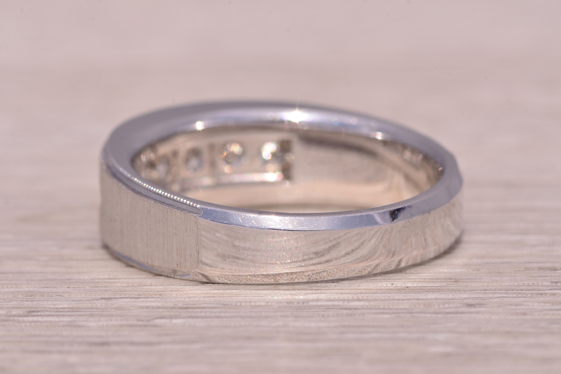 The LeMans Classic: Leman's Signed Natural Diamond Ring in White Gold - Image 5