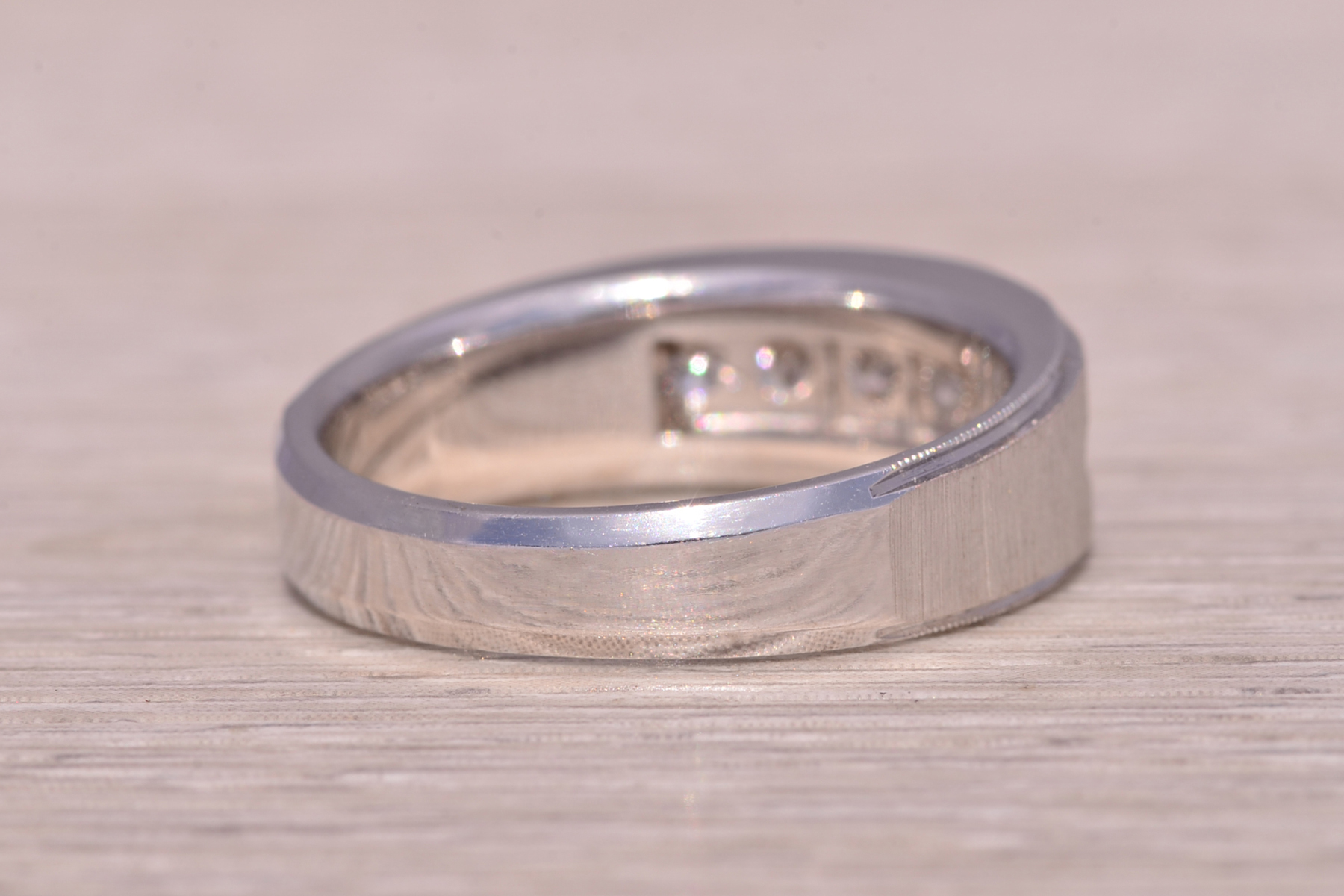 The LeMans Classic: Leman's Signed Natural Diamond Ring in White Gold - Image 4