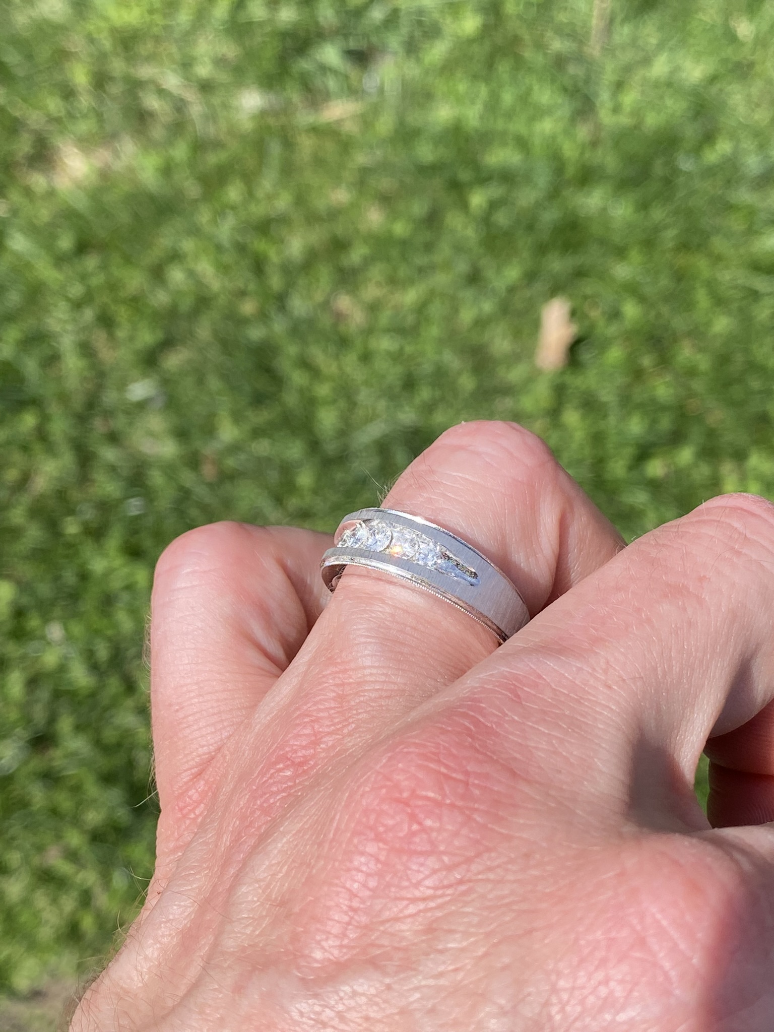 The LeMans Classic: Leman's Signed Natural Diamond Ring in White Gold - Image 10