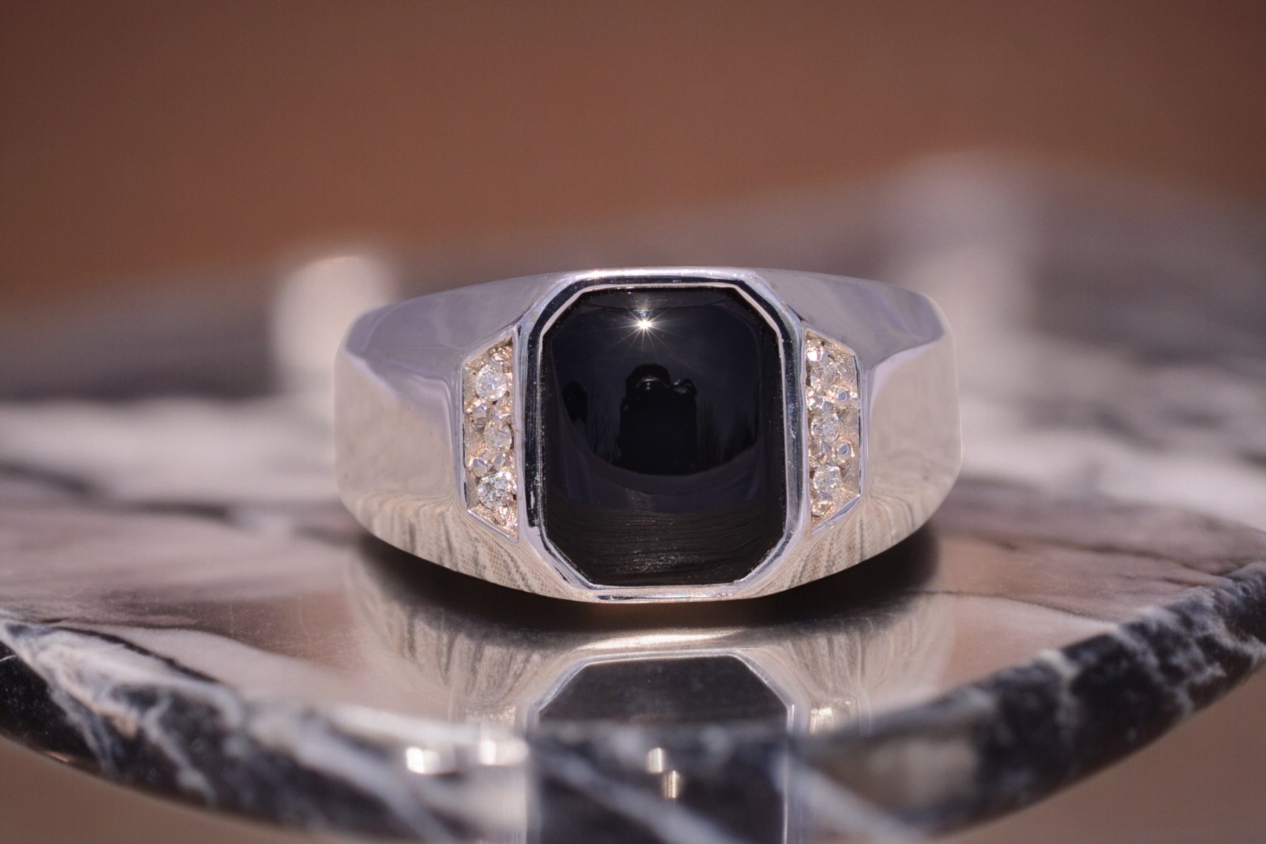 The Deco: Gentleman's Onyx and Diamond Ring in White Gold - Image 11