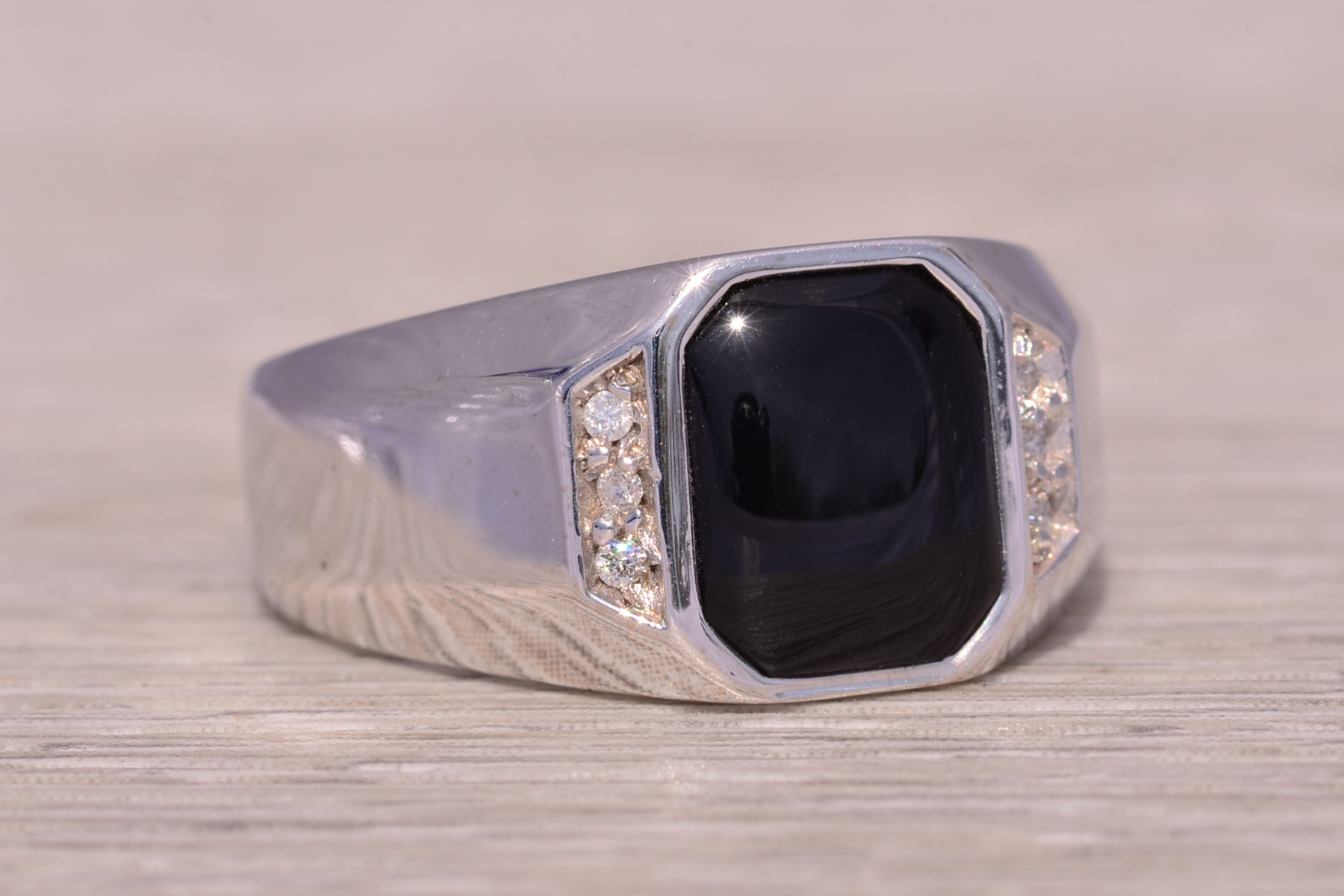 The Deco: Gentleman's Onyx and Diamond Ring in White Gold - Image 6