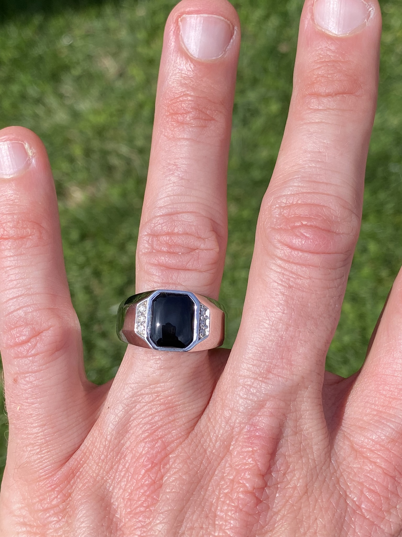The Deco: Gentleman's Onyx and Diamond Ring in White Gold - Image 9