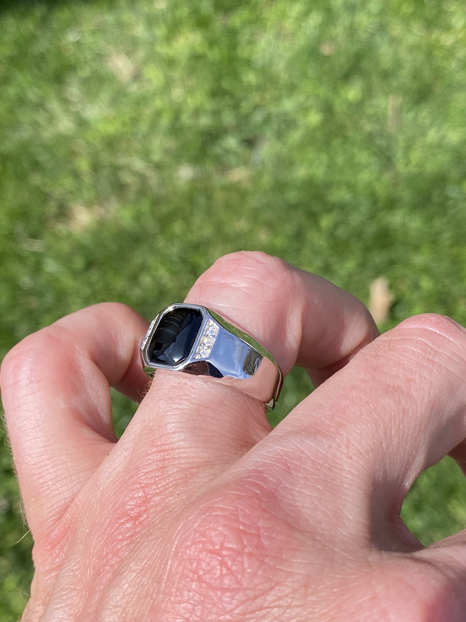 The Deco: Gentleman's Onyx and Diamond Ring in White Gold - Image 10