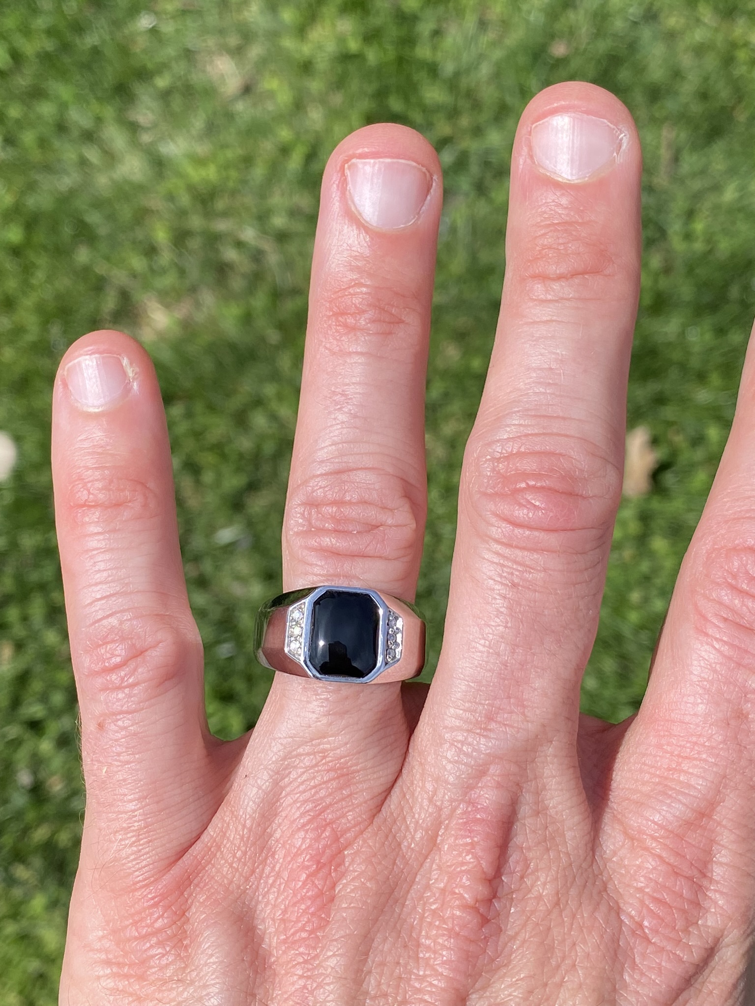 The Deco: Gentleman's Onyx and Diamond Ring in White Gold - Image 8