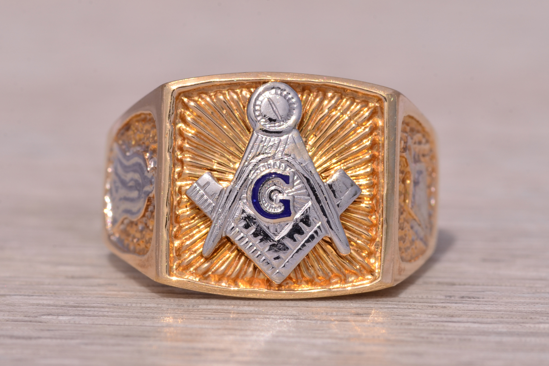 The Mason: Two Tone Masonic Ring in White and Yellow Gold - Image 2