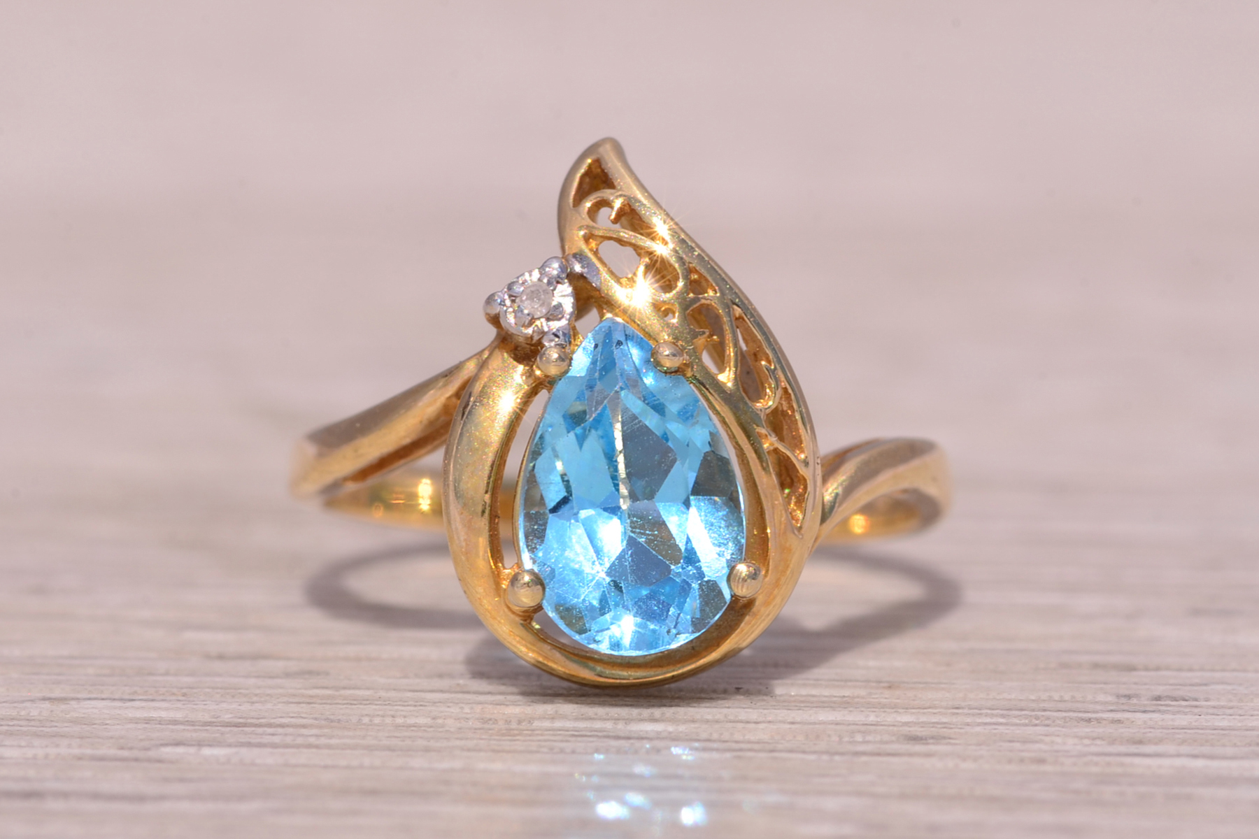 The Blue Flame: Vivid Swiss Blue Topaz and Natural Diamond Ring in Yellow Gold - Image 2